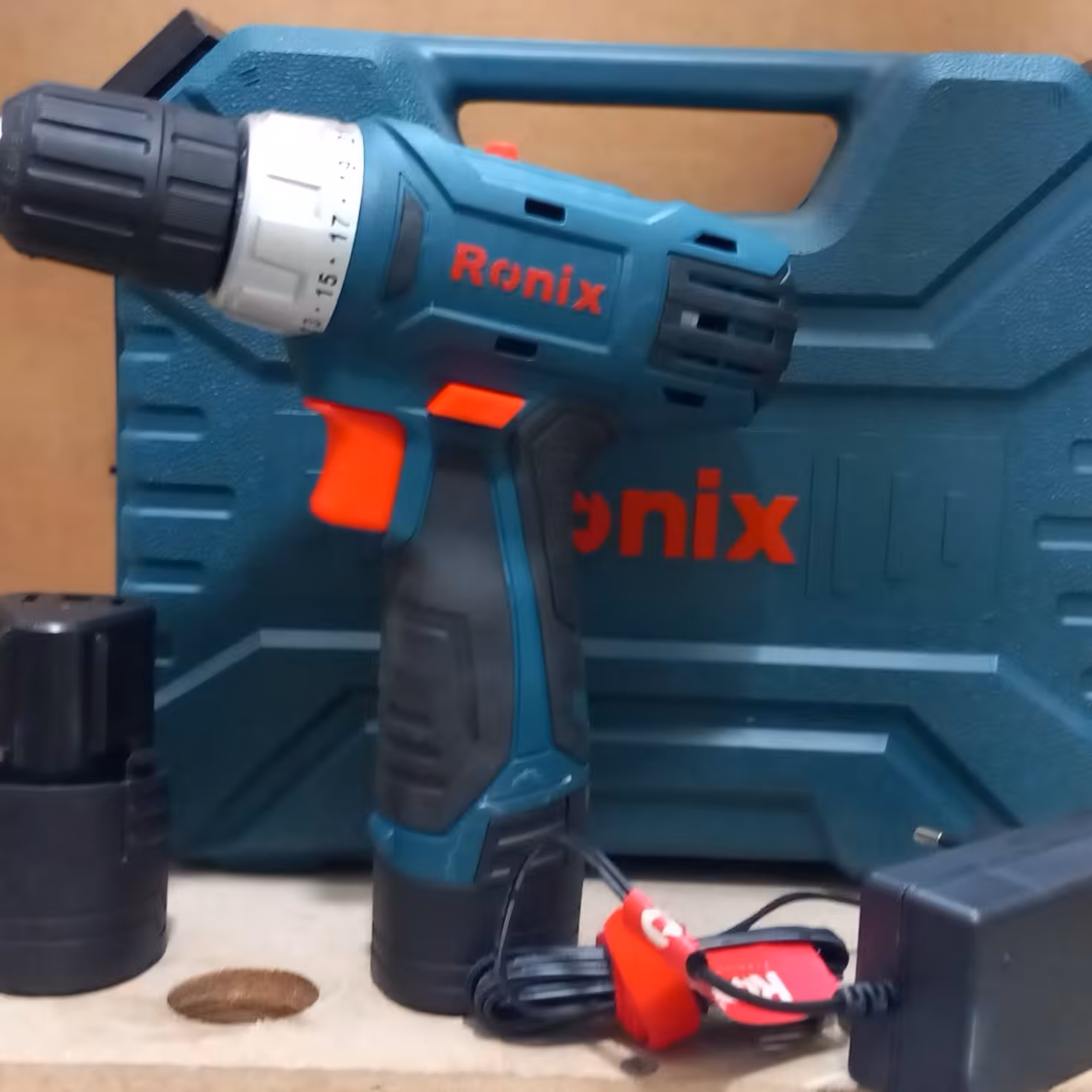 دریل شارژی رونیکس 12 ولت دو باتری وبا شارژر کد 8012