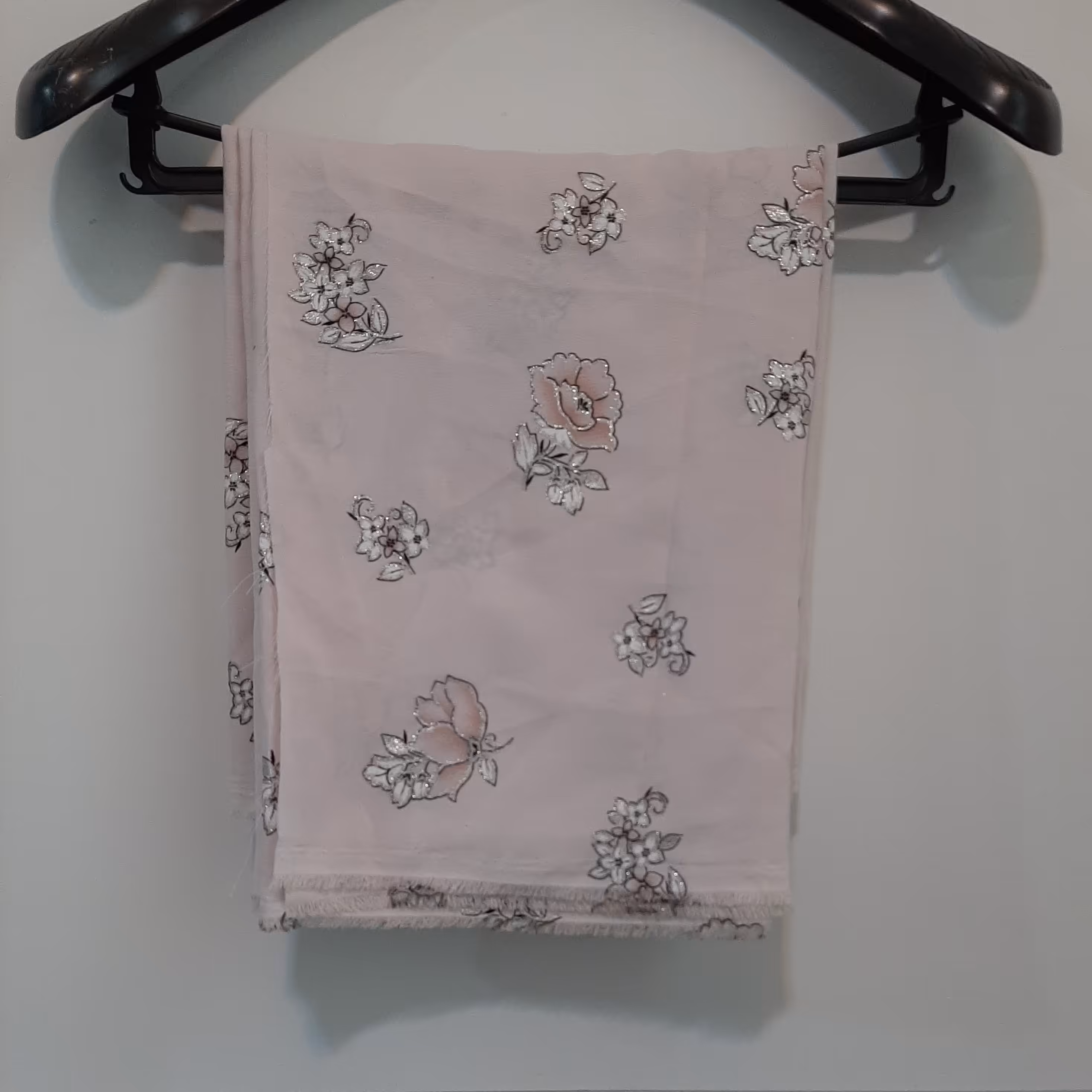 پارچه کرپ خارجی طرحدار قواره 2 متری.پارچه کرپ.پارچه مجلسی.پارچه خاص.پارچه مخمل.پارچه تدی.پارچه چادر.پارچه رنگی.پارچه 