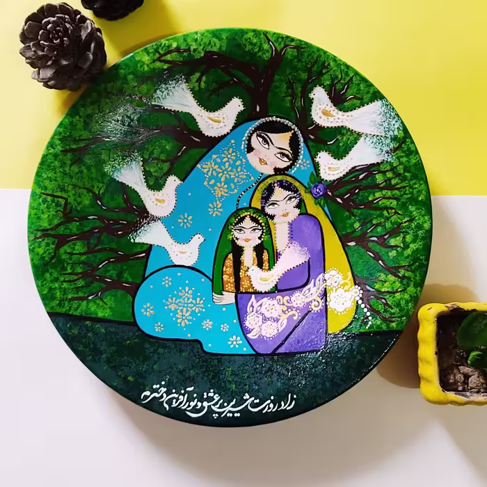 بشقاب دیوار کوب.  خاتون. مناسب برای هدیه.   دکوری خونه.   تزیینی.    تولدی....ایرونی کار دست و هنری    با قیمت مناسب هدی