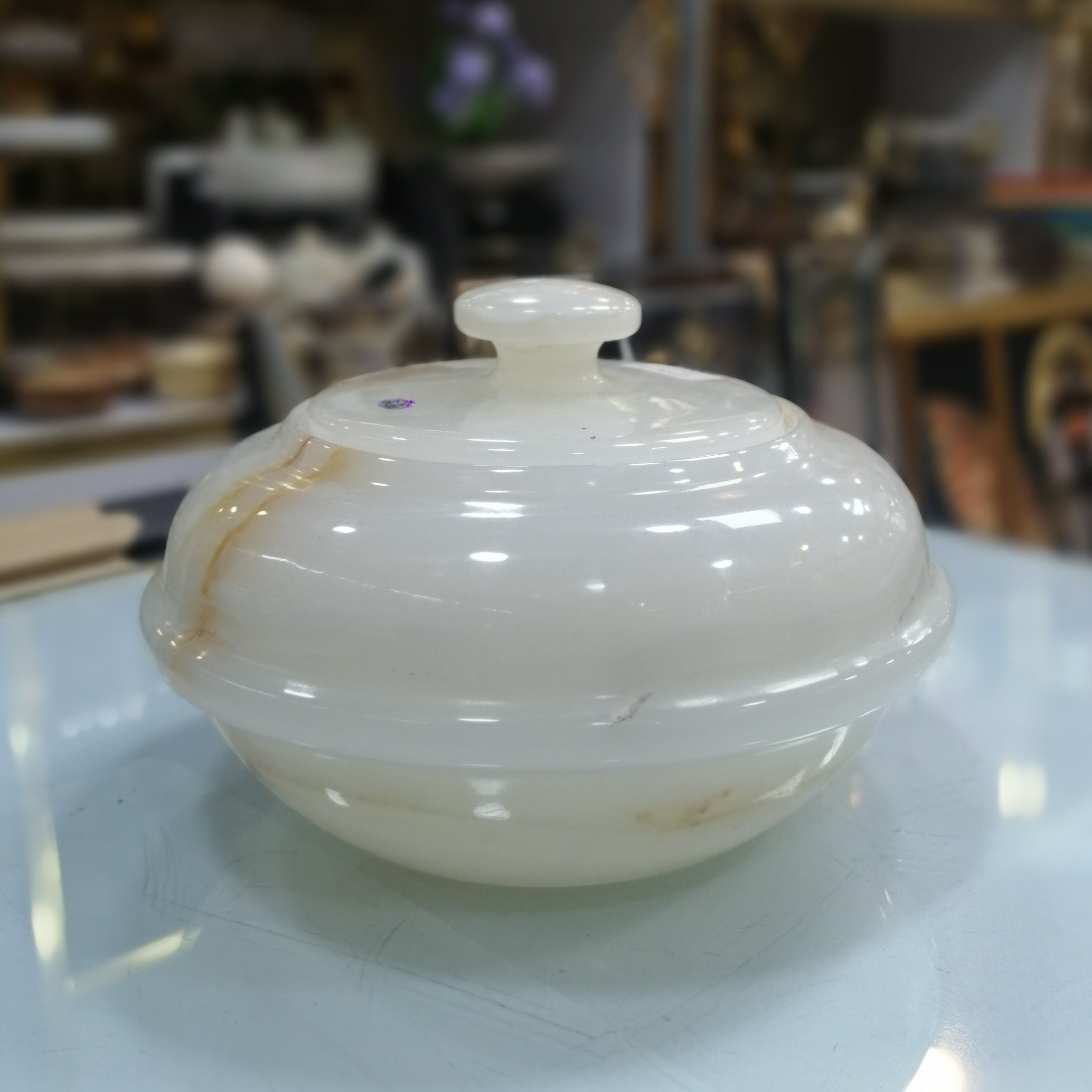 شکلات خوری سنگی