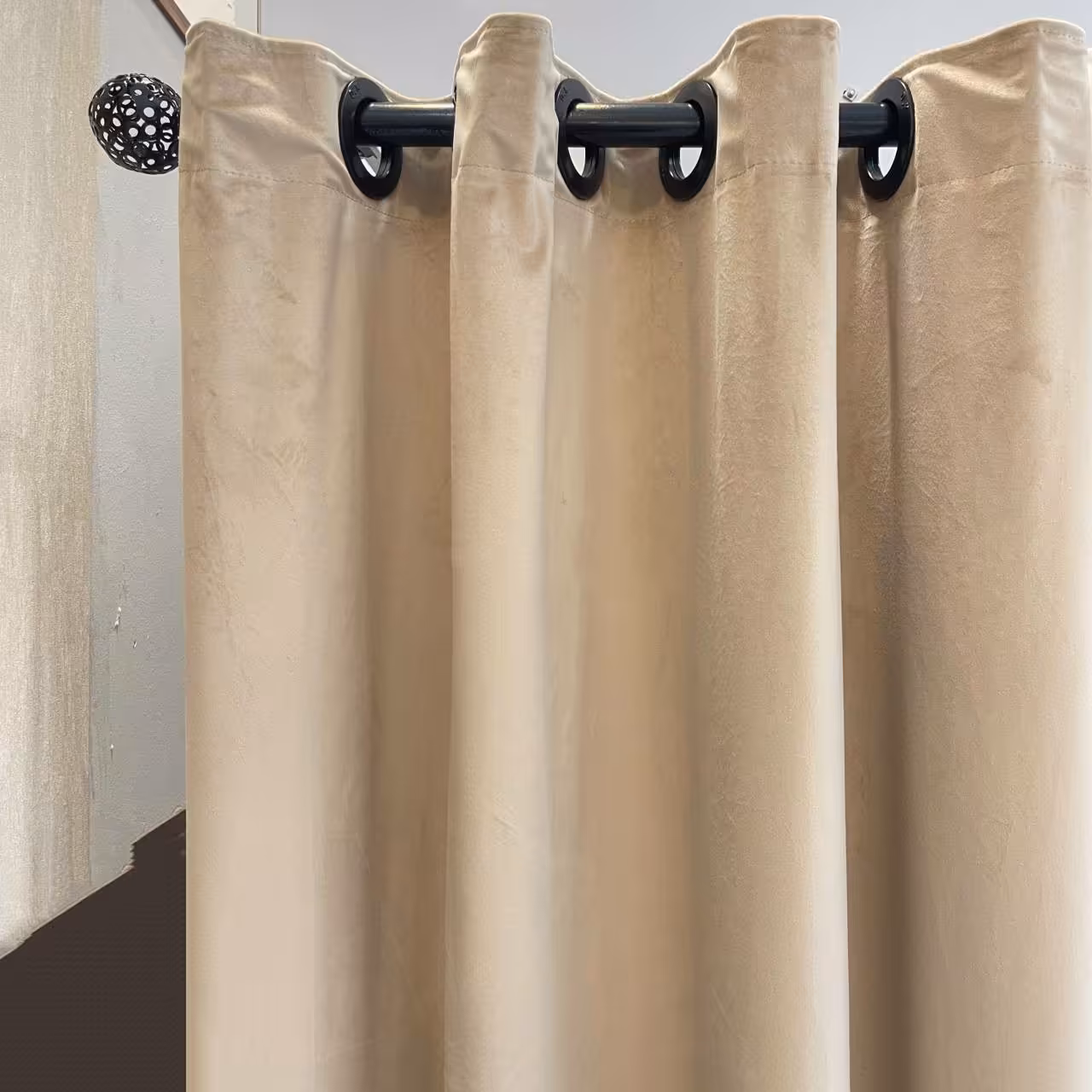 پرده پانچ مخمل کالیفرنیا رنگ کرم روشن