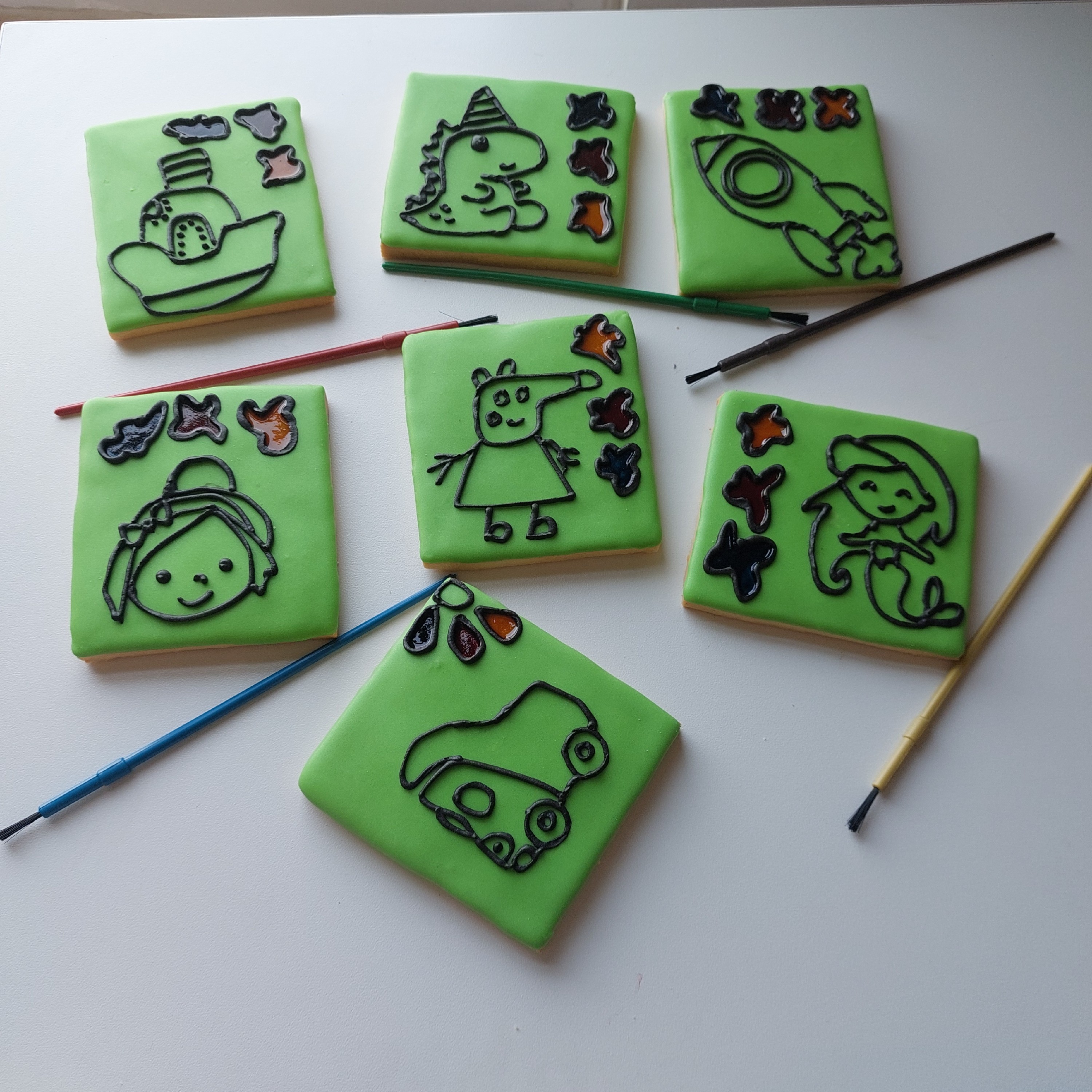 کوکی رنگ آمیزی کاملا خوراکی مناسب خلاقیت کودکان بهد رنگ آمیزی قابل خوردن ورنگ خوراکی