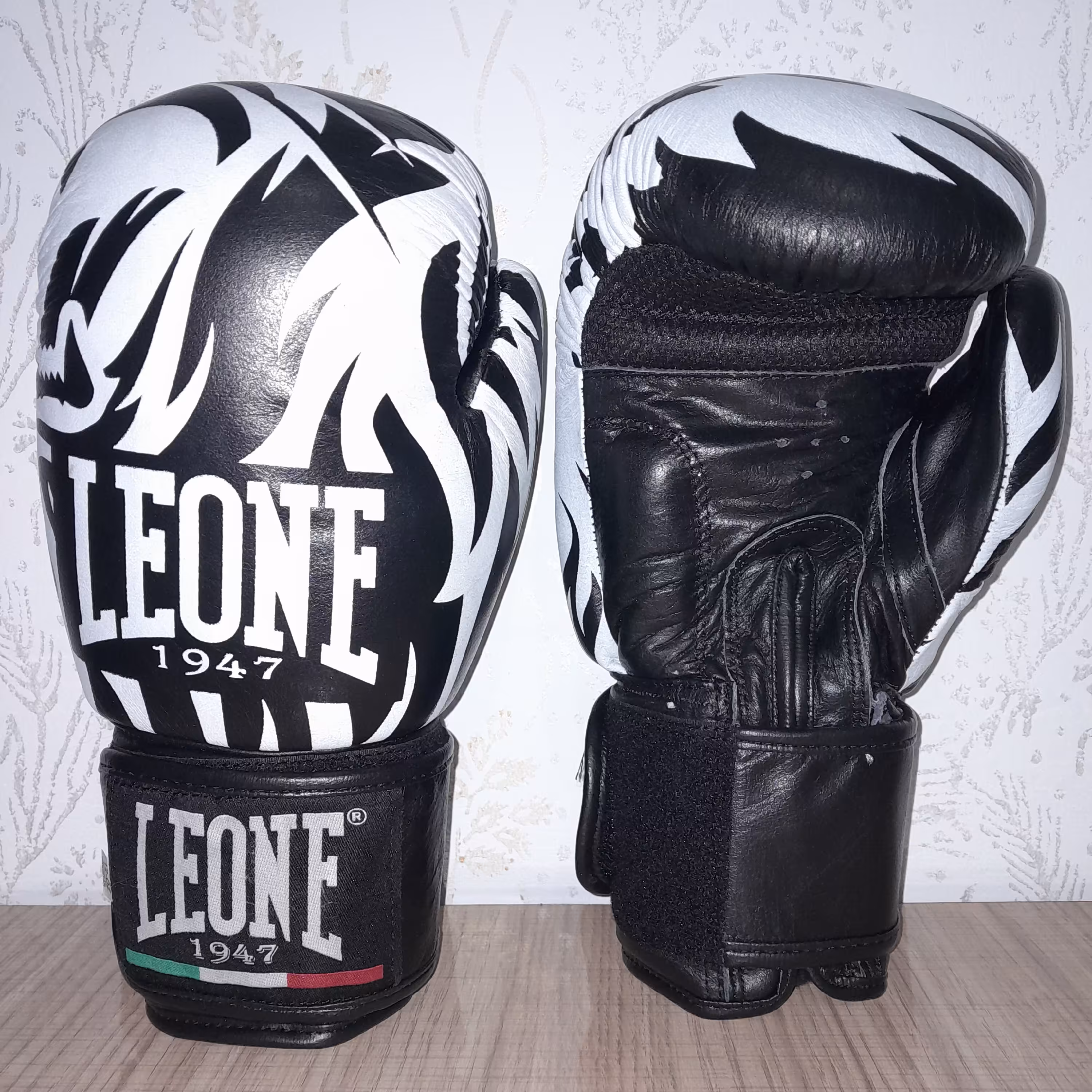 دستکش بوکس چرم طبیعی حراج