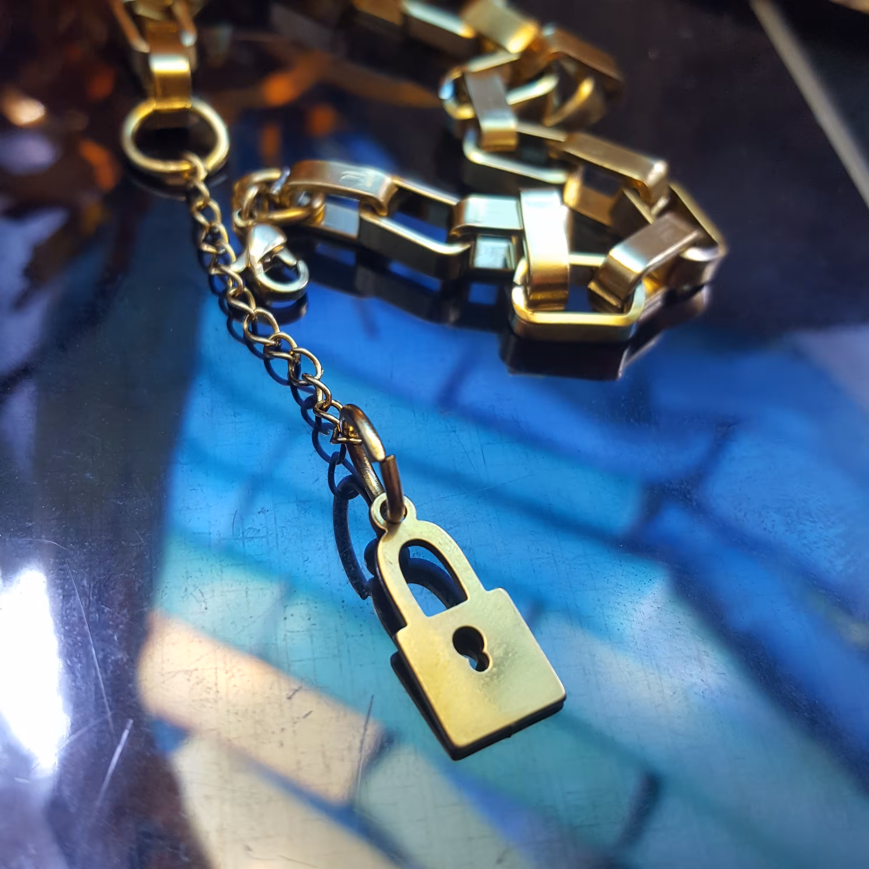 دستبند باکسی ضخیم قفل استیل ضد حساسیت روکش طلا رنگ ثابت کد 625