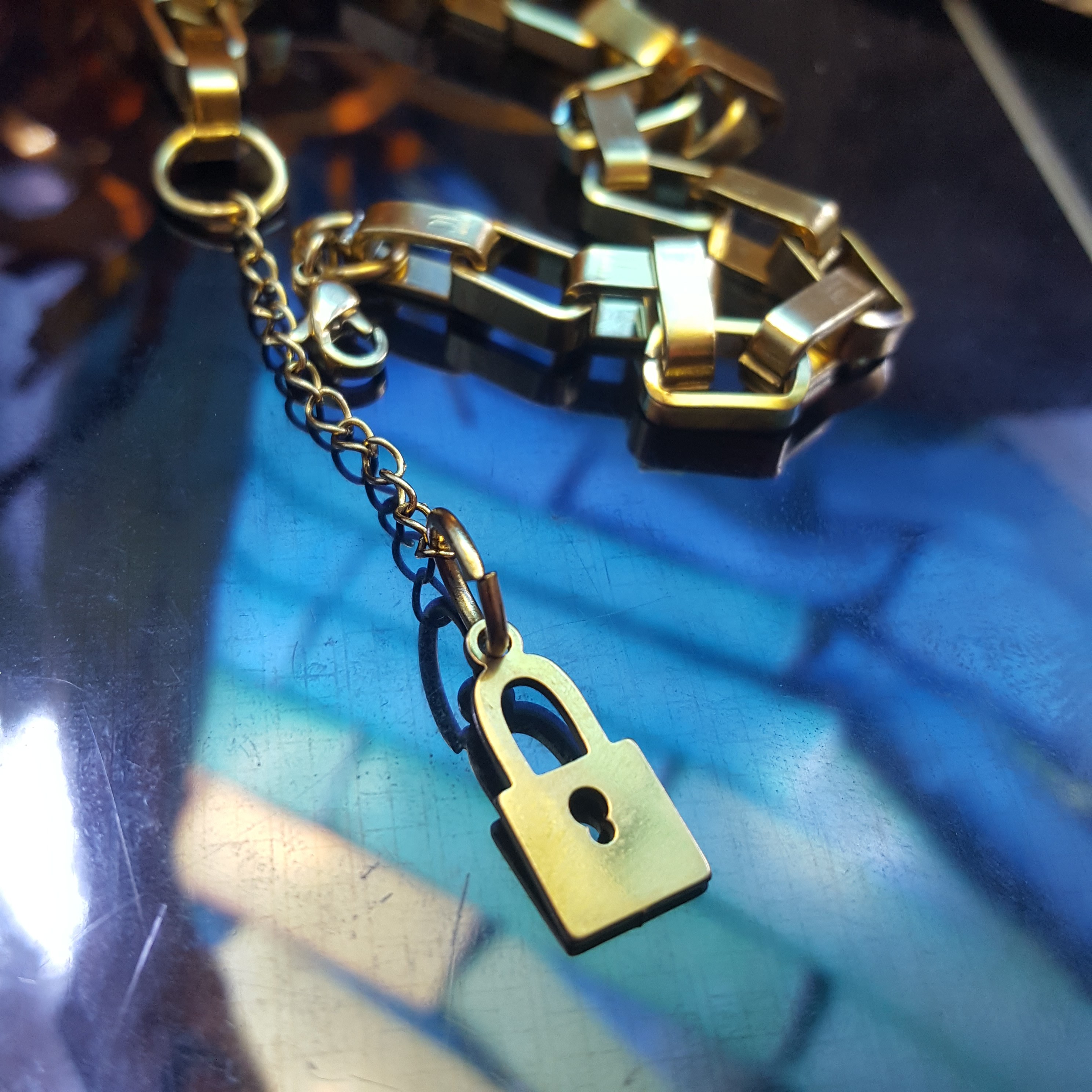 دستبند باکسی ضخیم قفل استیل ضد حساسیت روکش طلا رنگ ثابت کد 625