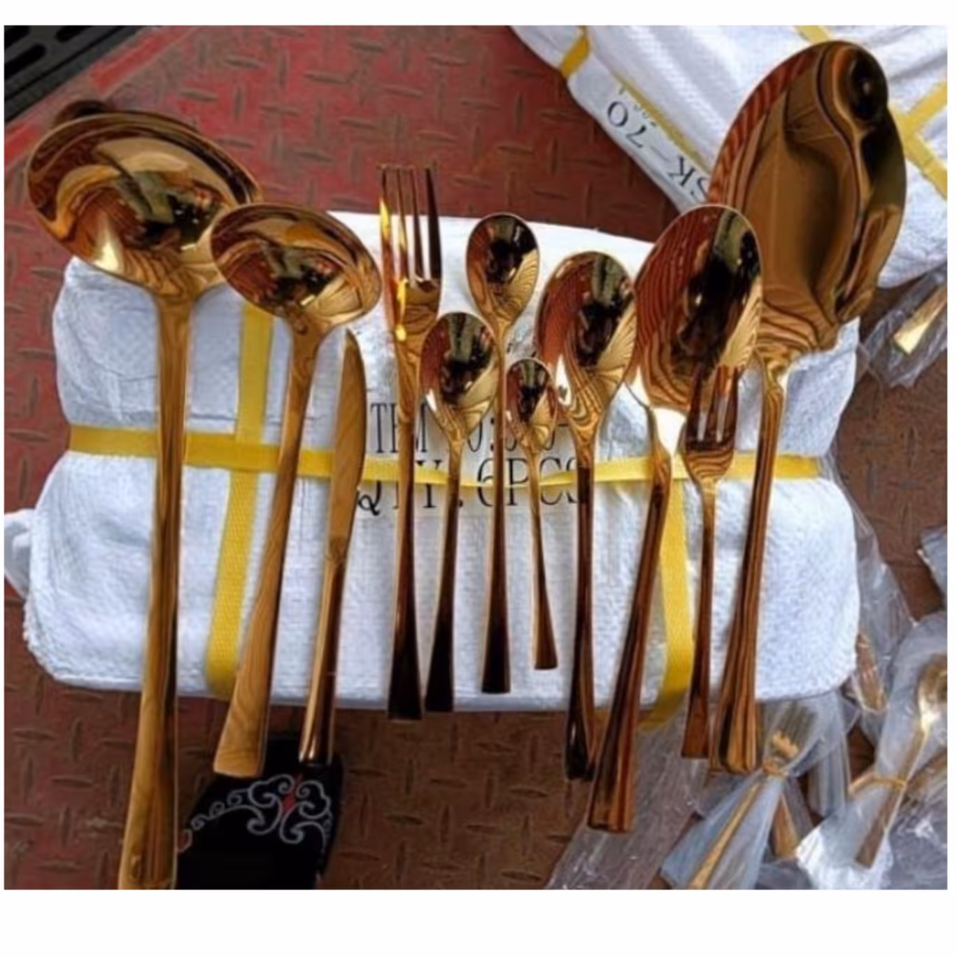 سرویس قاشق چنگال طلایی 120 پارچه 24 نفره  مدل شیکاگو ارسال رایگان 