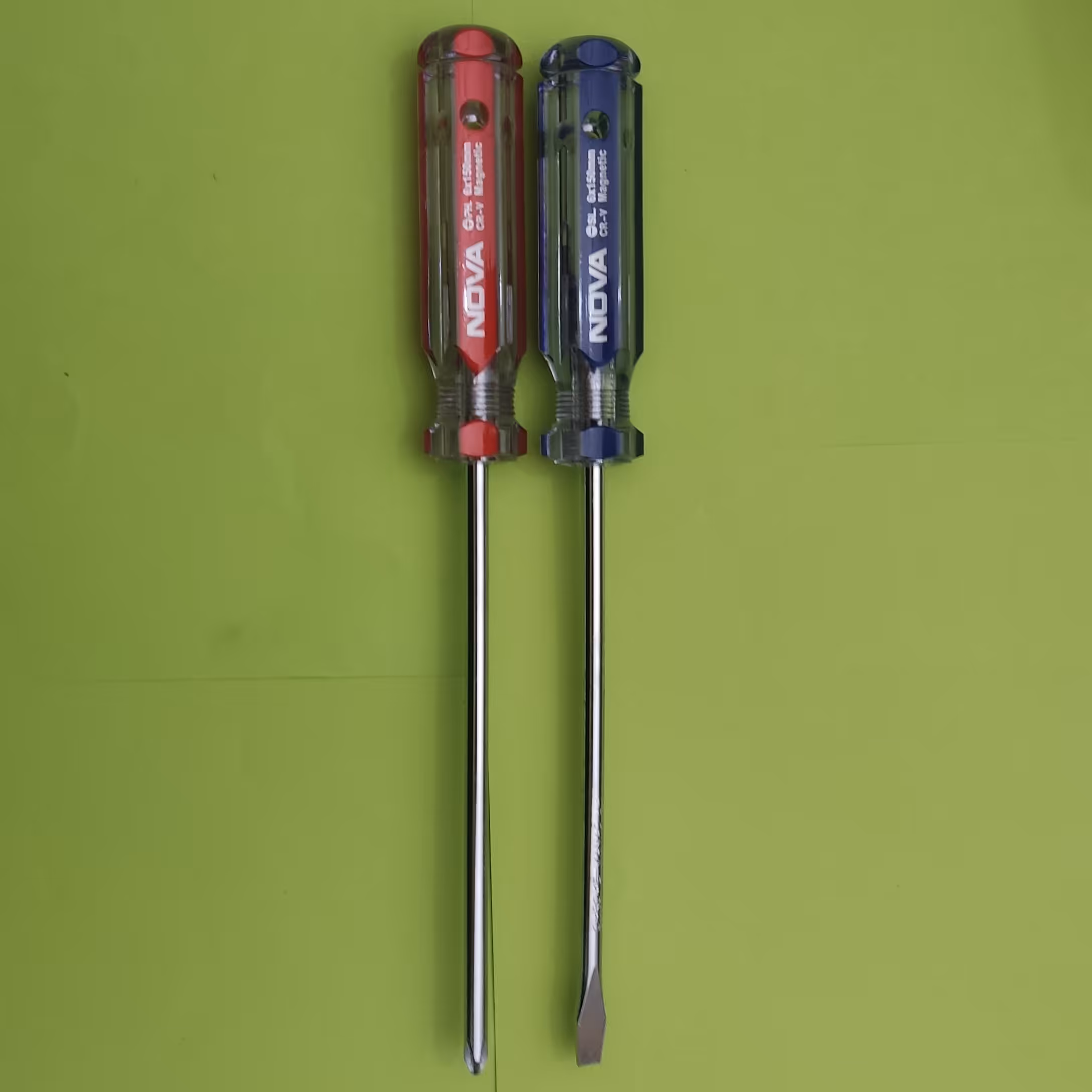 پیچ گوشتی نووا در بسته های دو عددی یک عدد دو سو و یک عدد چهارسو محصول فروشگاه وهاب زاده