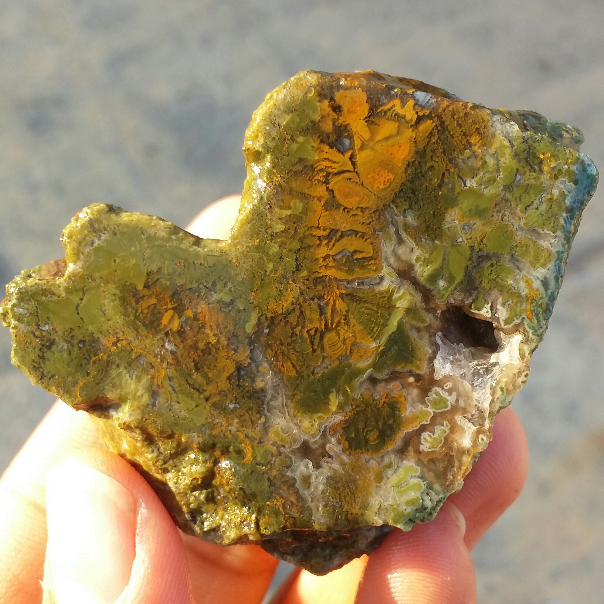 اسلایس سنگ راف عقیق منظره بسیار دیدنی شاهکار خلقت کاملا طبیعی
با قابلیت ساخت چند نگین محشر
 کو 8267