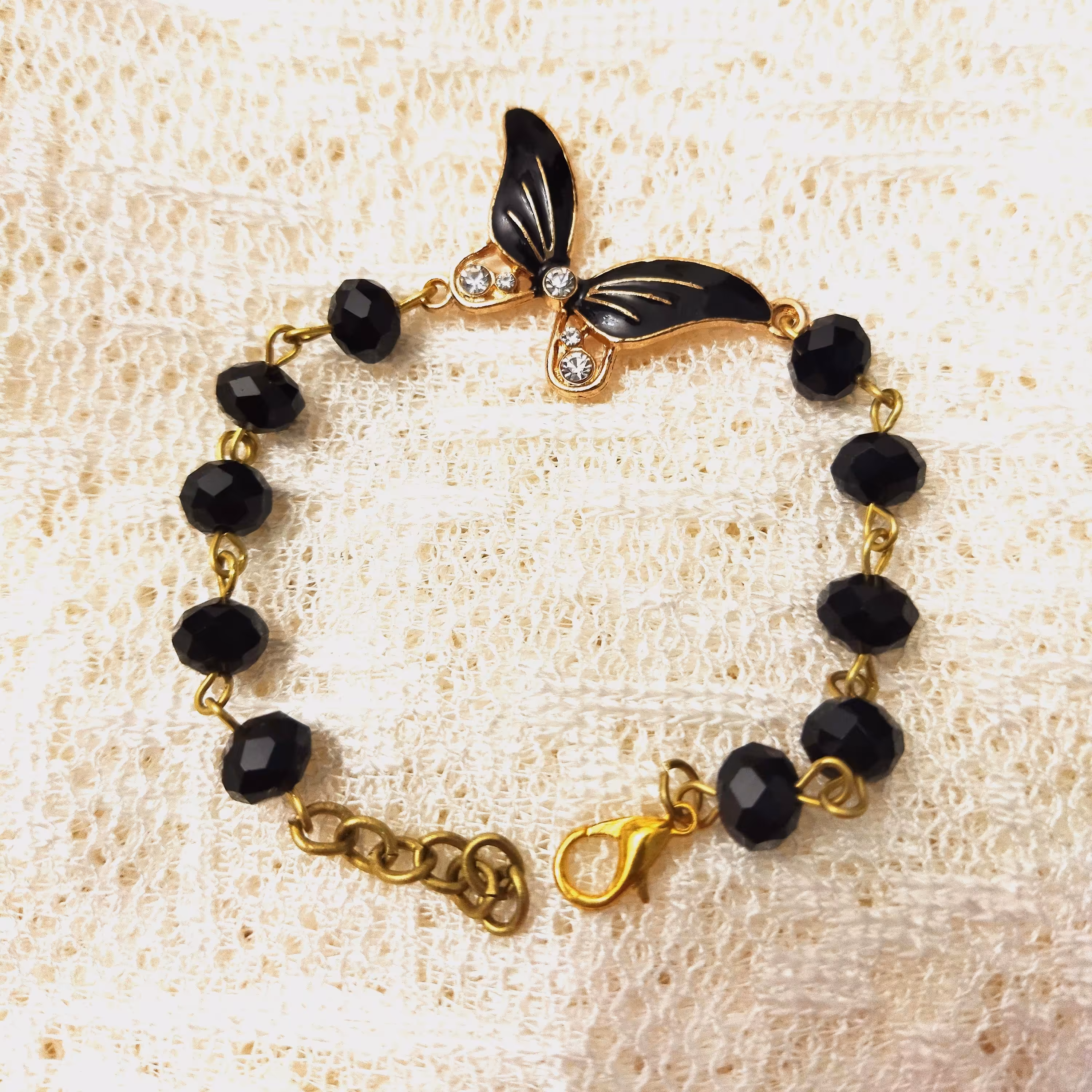 دستبند مشکی پروانه