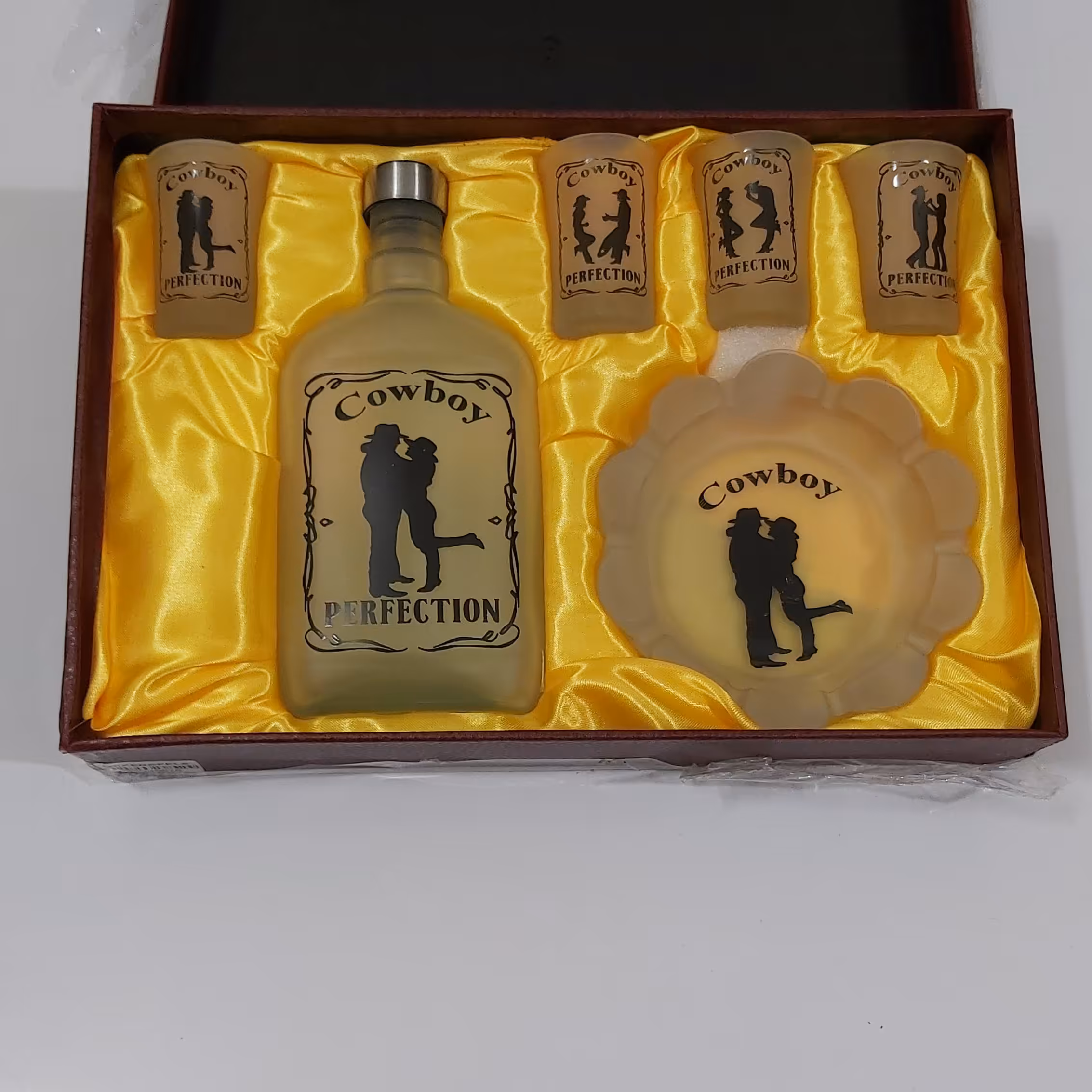 شات دخترپسر کابوی طرح مات بطری و زیرسیگاری(شات قهوه) دکوری زیبا 45cc جعبه کادویی