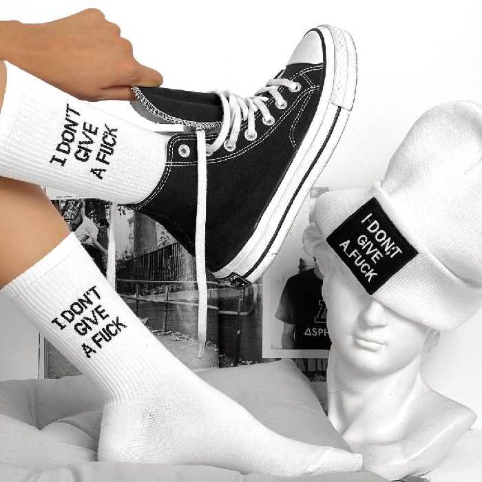 ست کلاه و جوراب نوشته دار فری سایز  زمینه سفید