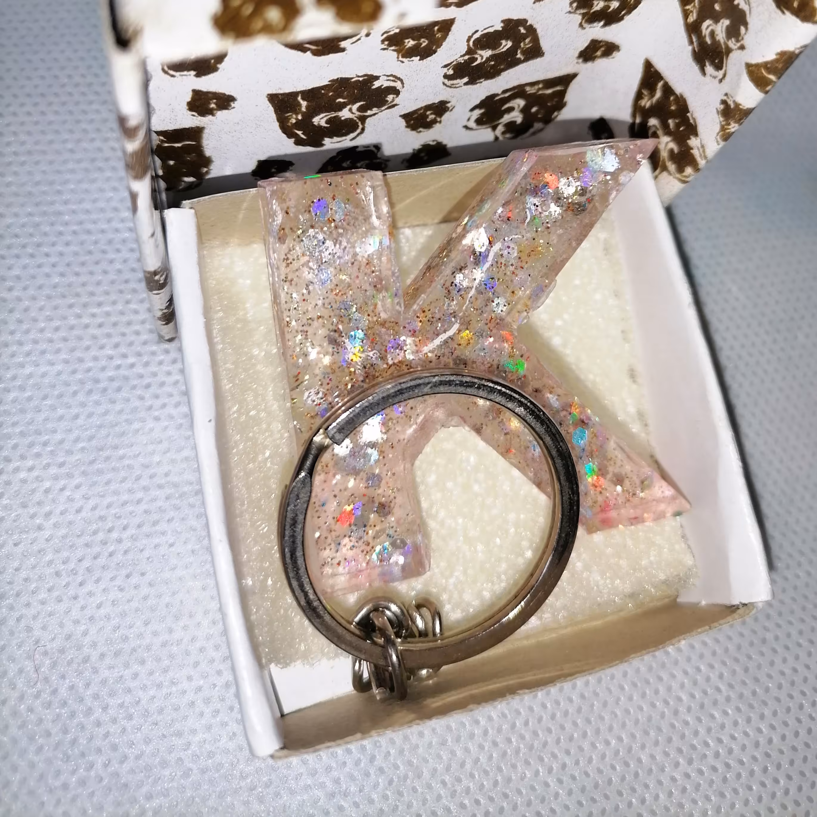 جاسوئیچی رزینی حرف K اکلیلی