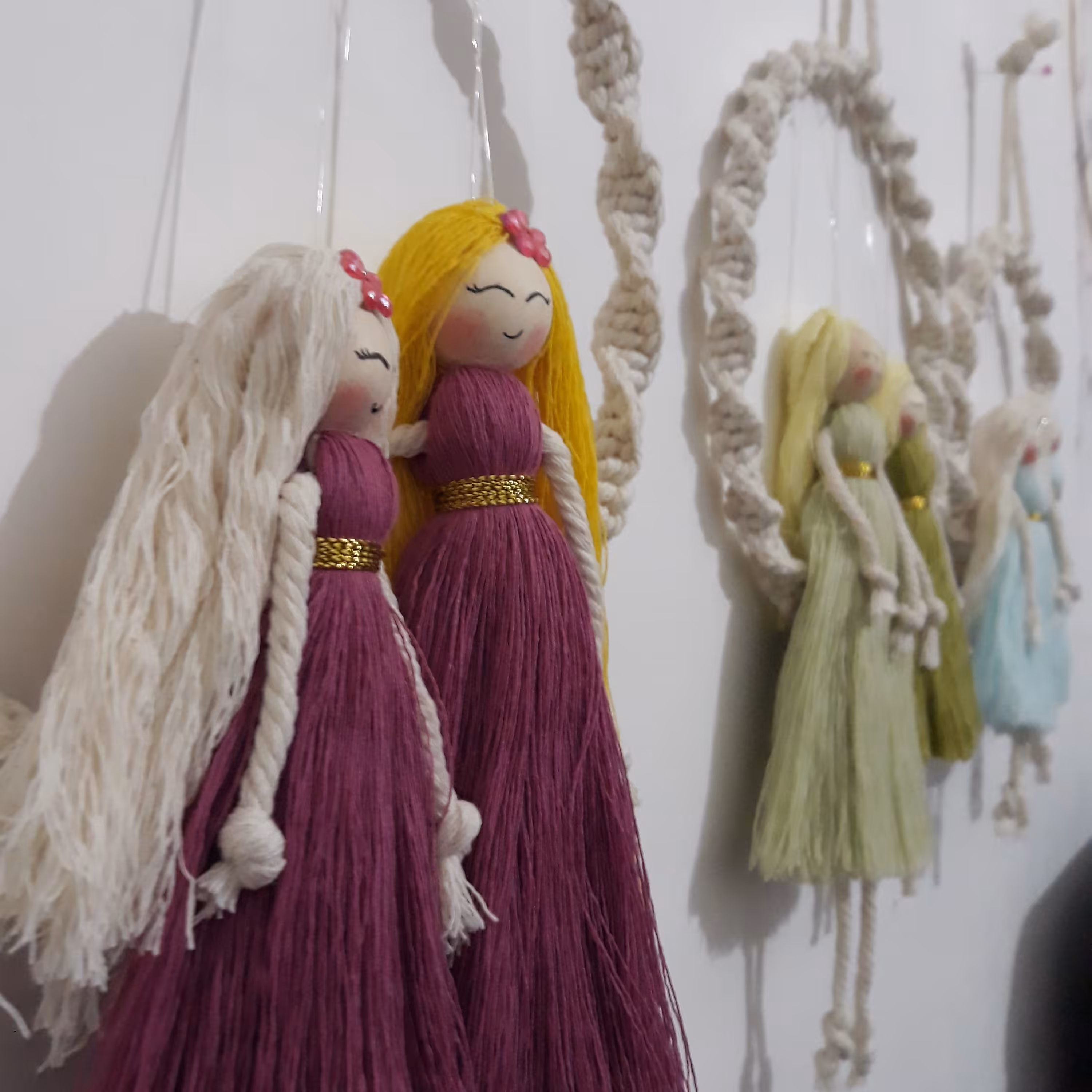  عروسک مکرومه  با رنگ های متنوع