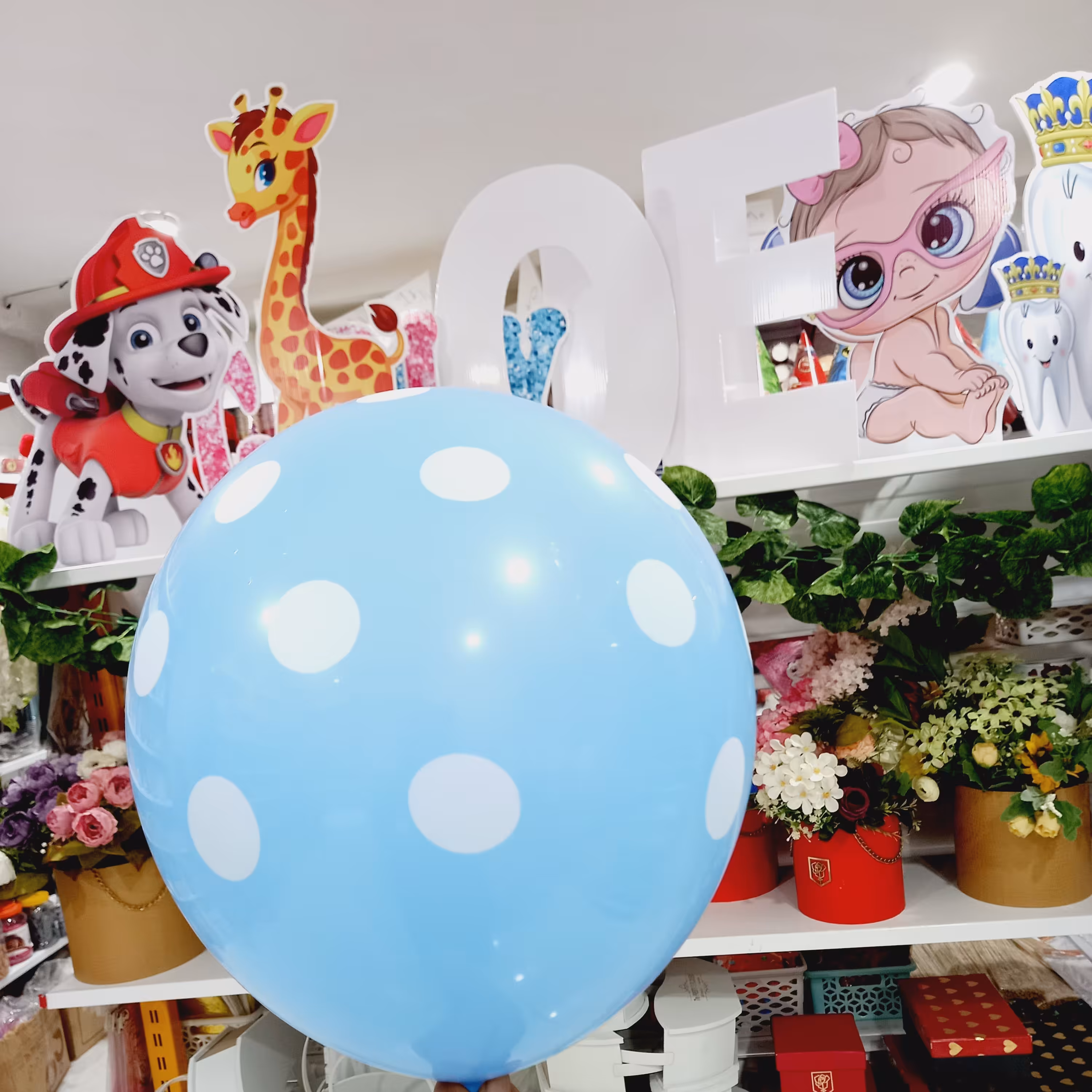 بادکنک لاتکس 12 اینچ آبی کمرنگ خالدار 