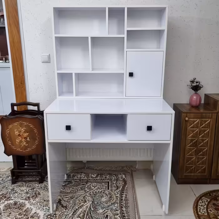 میز تحریر کتابخانه دار