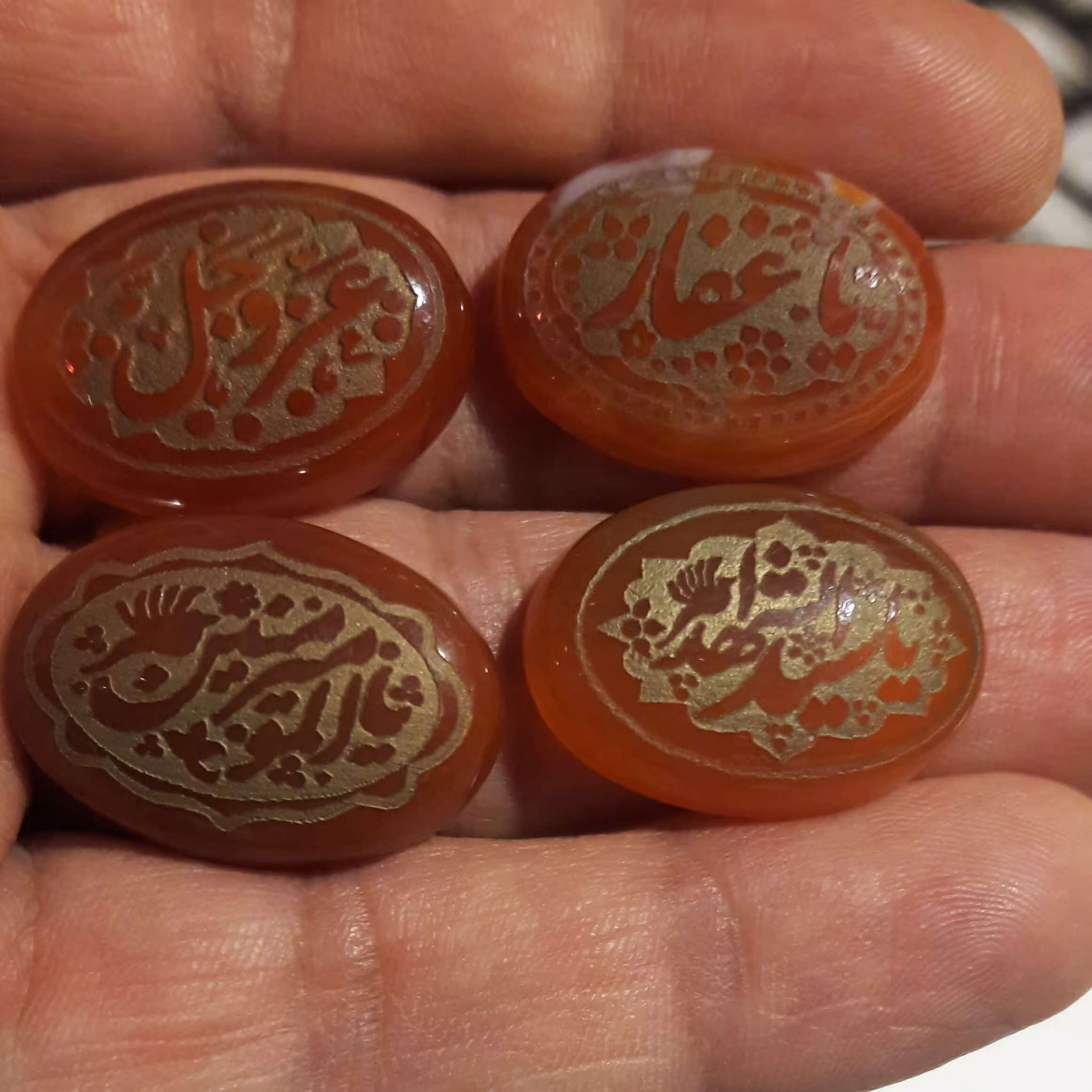 سنگ عقیق خطی با ذکرها ی مختلف 4عدد باهم