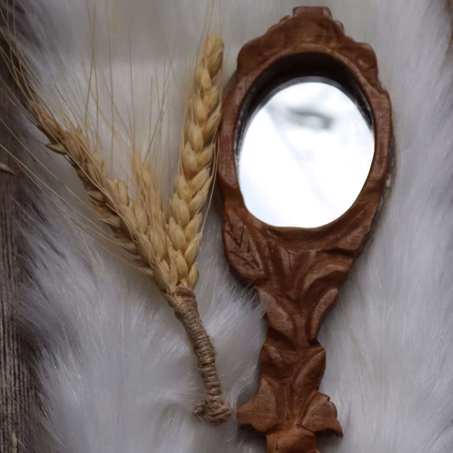 آینه چوبی