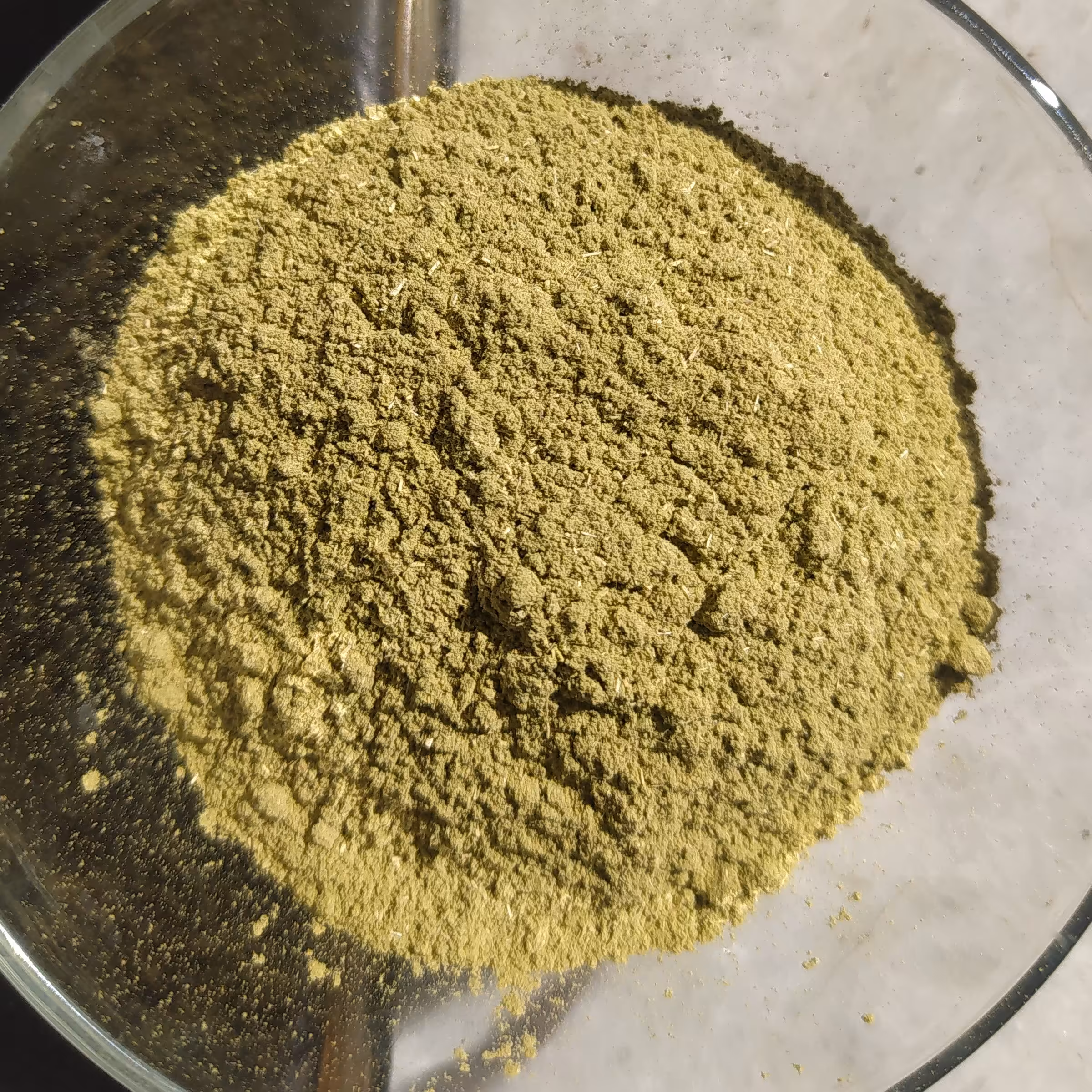  سبزی خشک وآویشن   500گرم  معطر  جهت چاشنی و طعم دهنده غذا و سالاد 