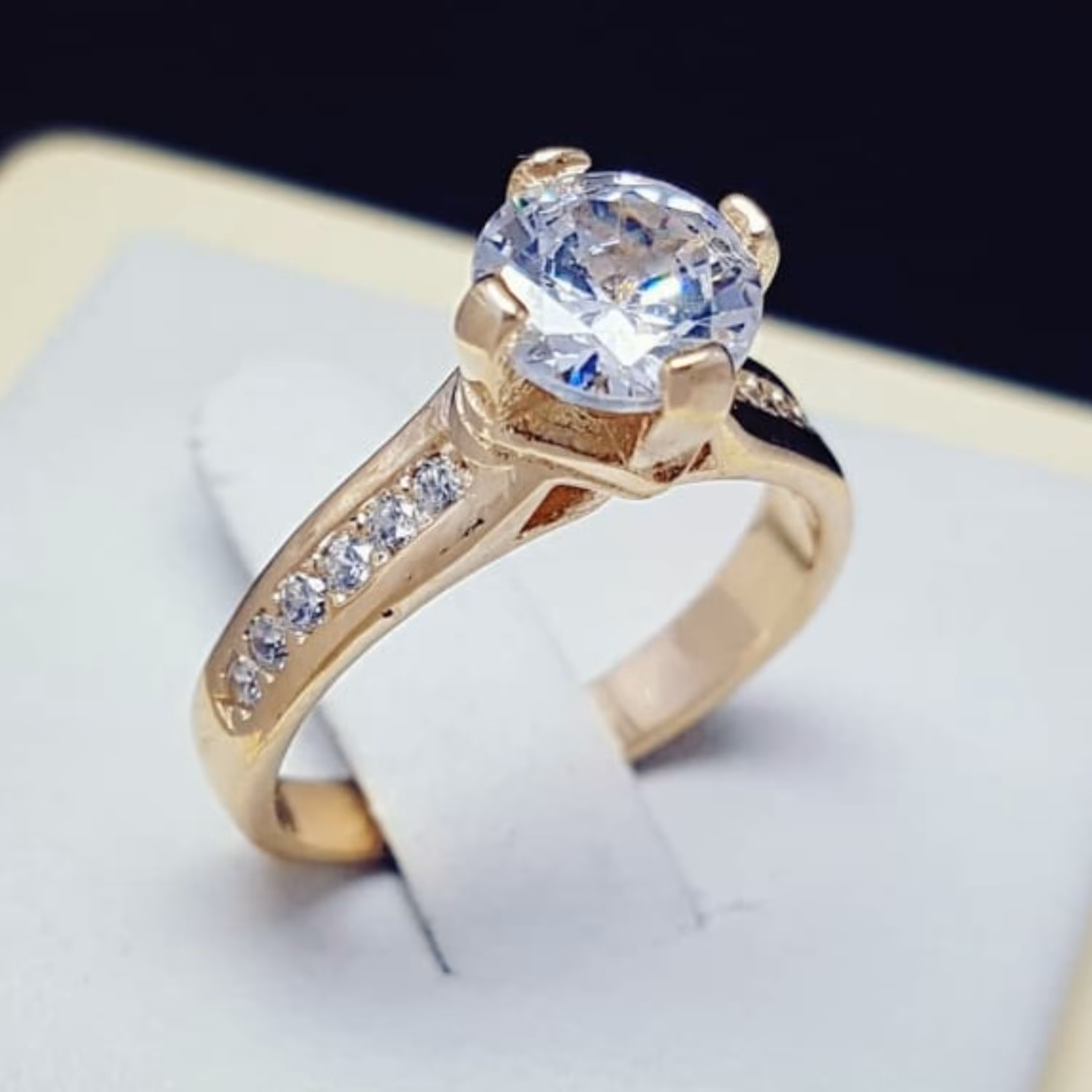 انگشتر طلا روسی رنگ ثابت ضمانتی با نگین سنتاتیک درجه یک