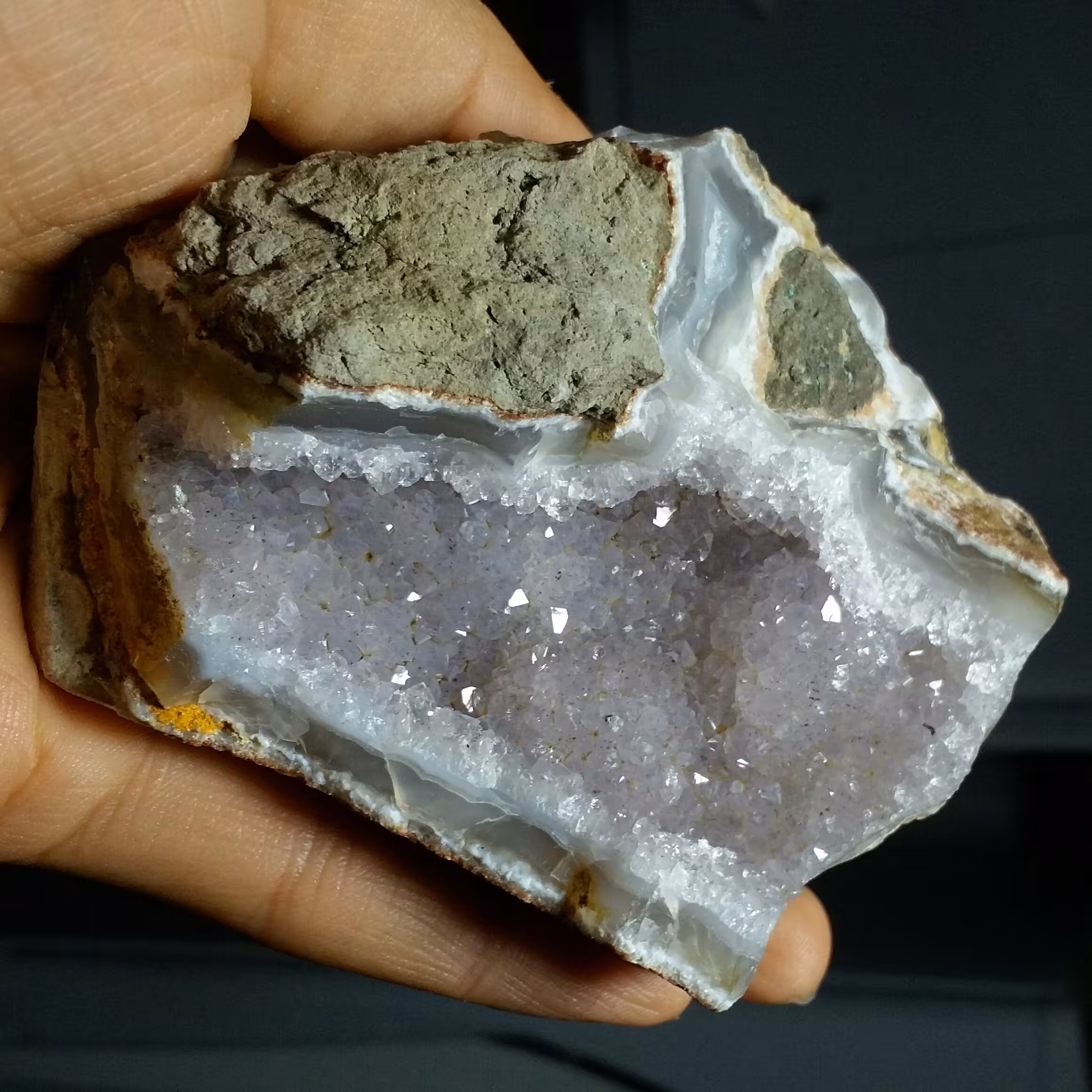 سنگ راف بزرگ آمیتیس پر بلور پر رنگ خاص بسیار زیبا دیدنی مختص کلکسیون کاملا طبیعی شاهکار خلقت کد 9216
