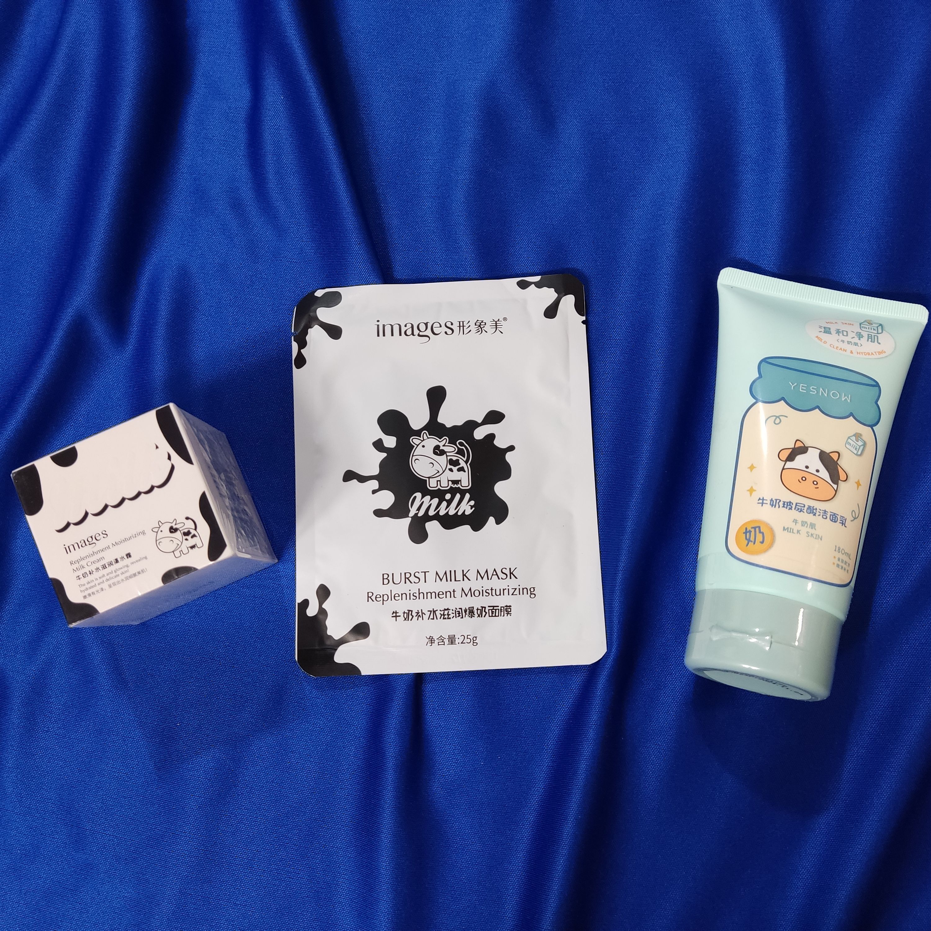 پک مراقبت پوست شیر گاو شامل یک ماسک ورقه ای . فوم شست و شوی صورت و کرم آبرسان