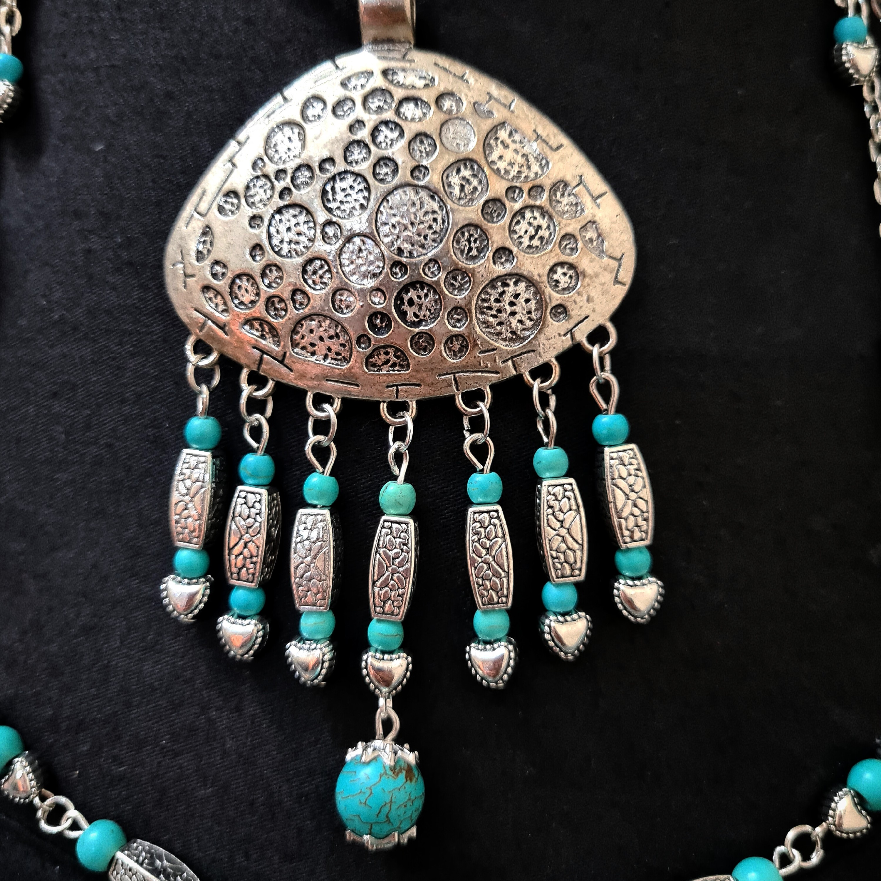 سِت سرویس بدلیجات وزیورالات زیبا وجذاب ساده وزنجیر بلند رومانتویی ،مجلسی ودورهمی های شاد ،دانشجویی