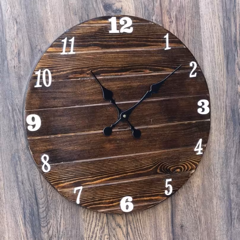 ساعت چوبی خاص