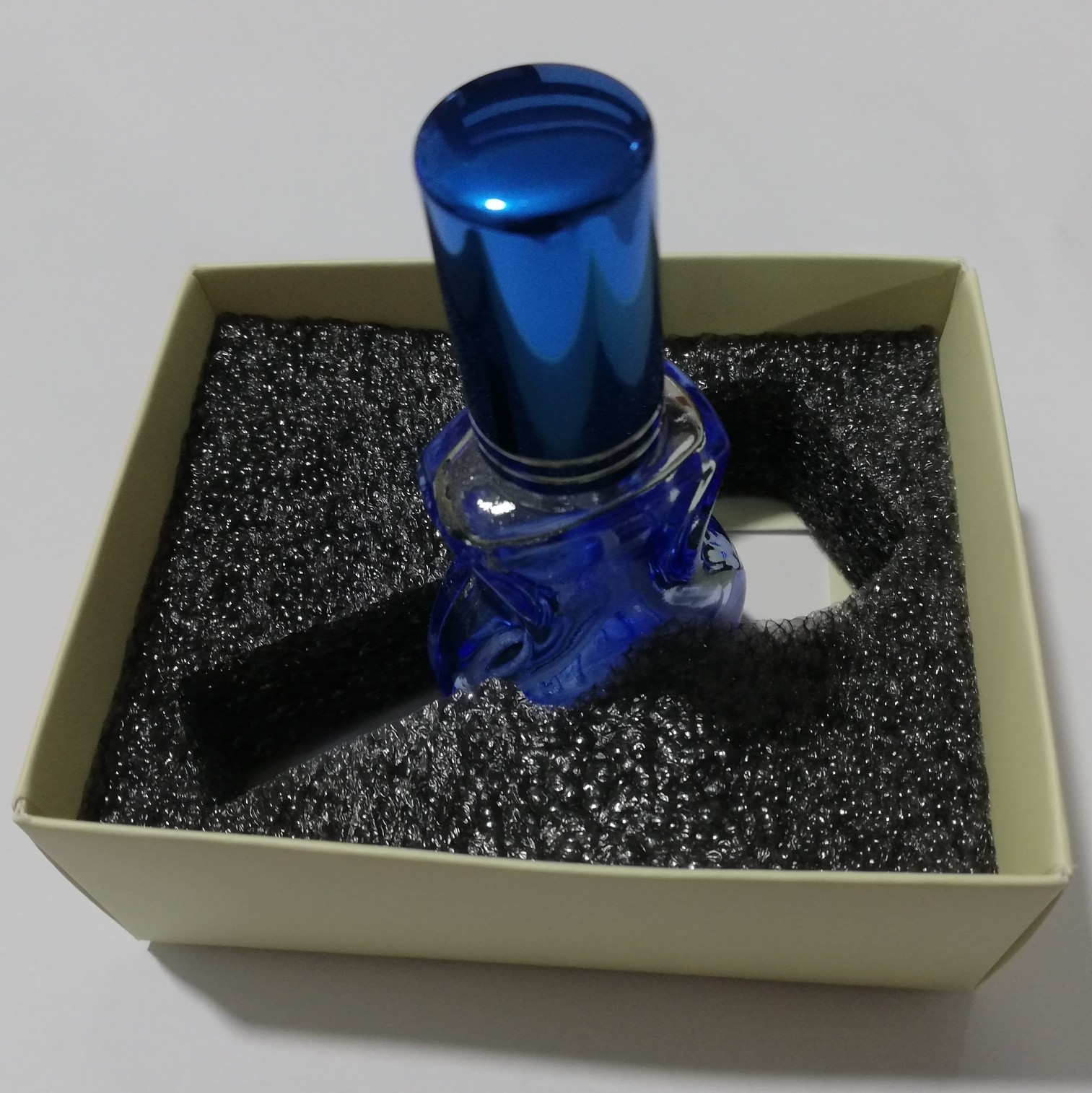 عطر طبیعی 10 گرمی بیدمشک از برند عطر مفرح حکیم دیری