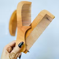 شانه چوبی بامبو ( 3 طرح موجود ) بسیار شیک ضد موخوره شانه کودک 