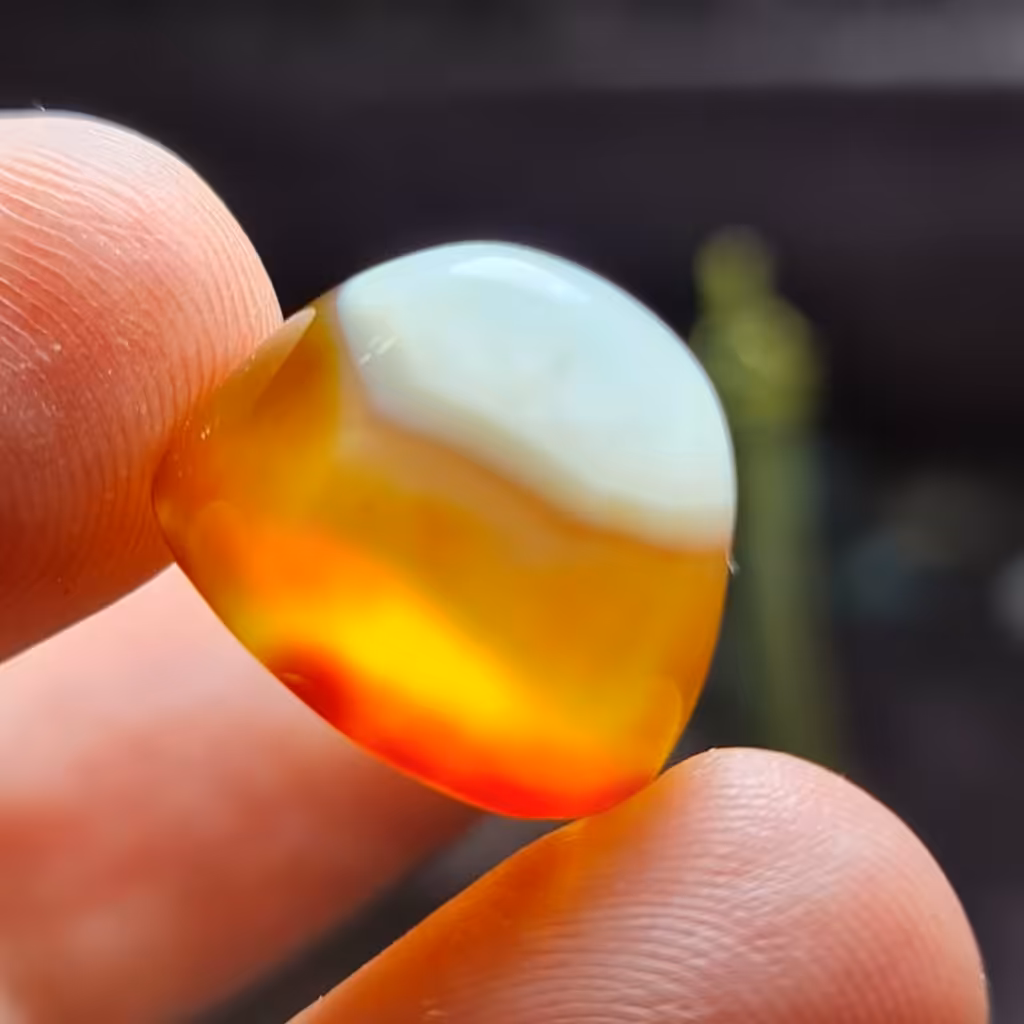 نگین فوق العاده زیبای سنگ عقیق  سه پوست خاص خراسانی اصل معدنی
کد 26313
