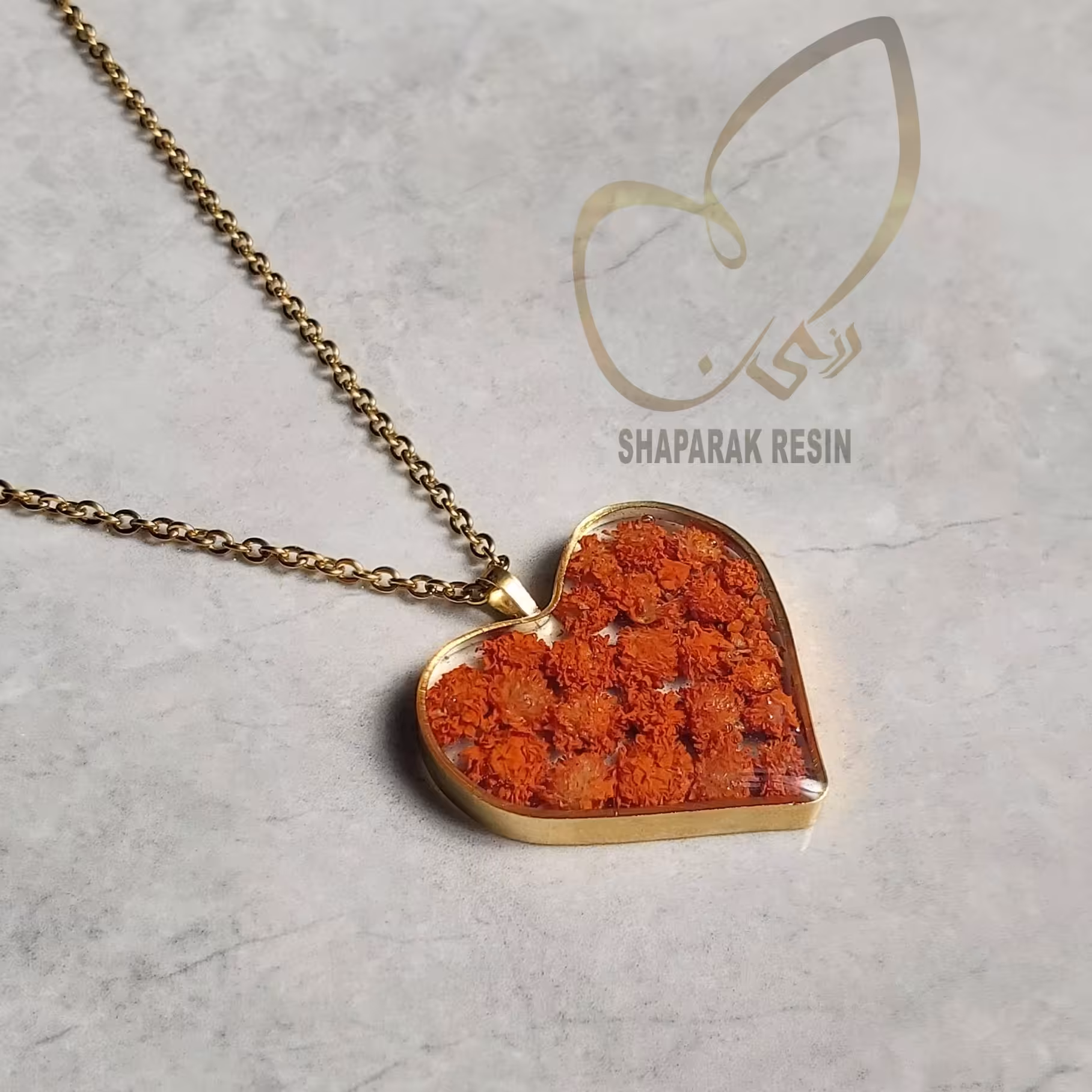 گردنبند رزینی با گل طبیعی