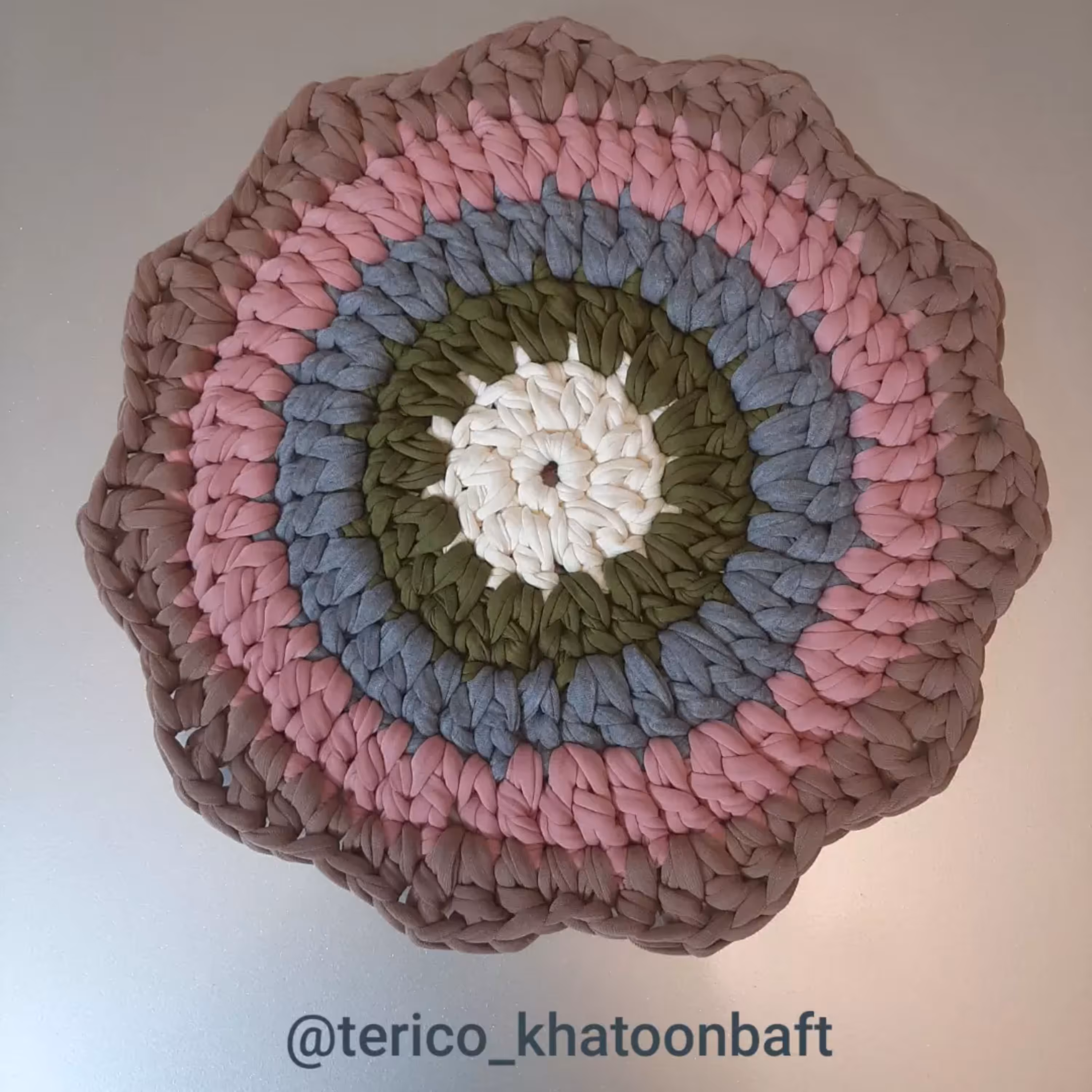 زیر بشقابی یا رومیزی تریکو 