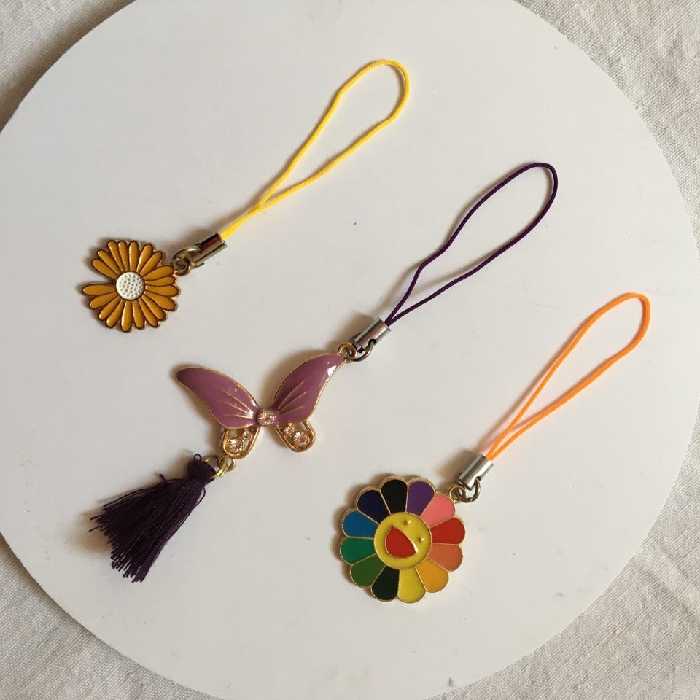 آویز گوشی و فلش استیکری با رنگبندی های مختلف بسیار زیبا و با کیفیت