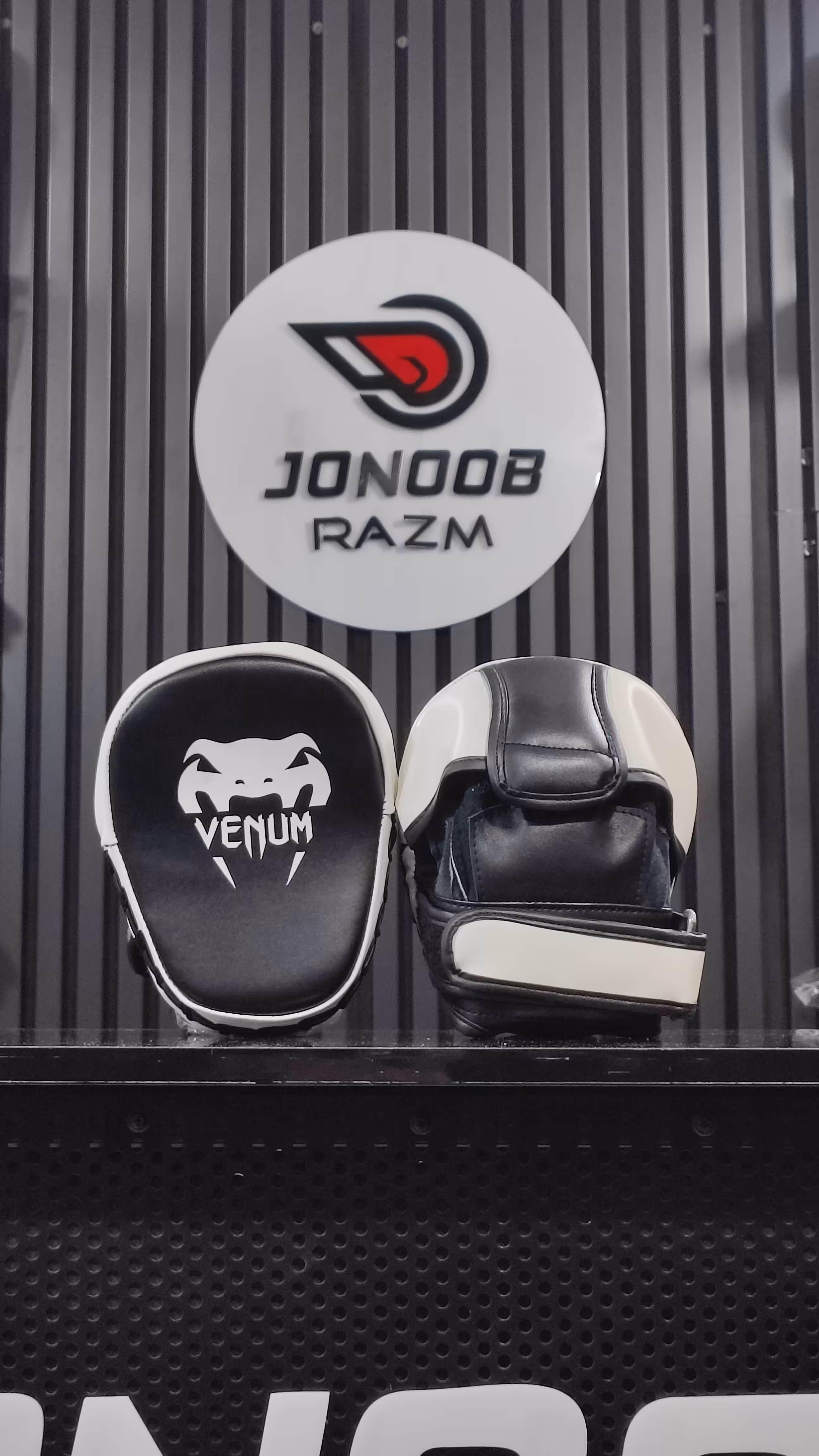 میت نقطه زن ونوم(چرم اعلا)