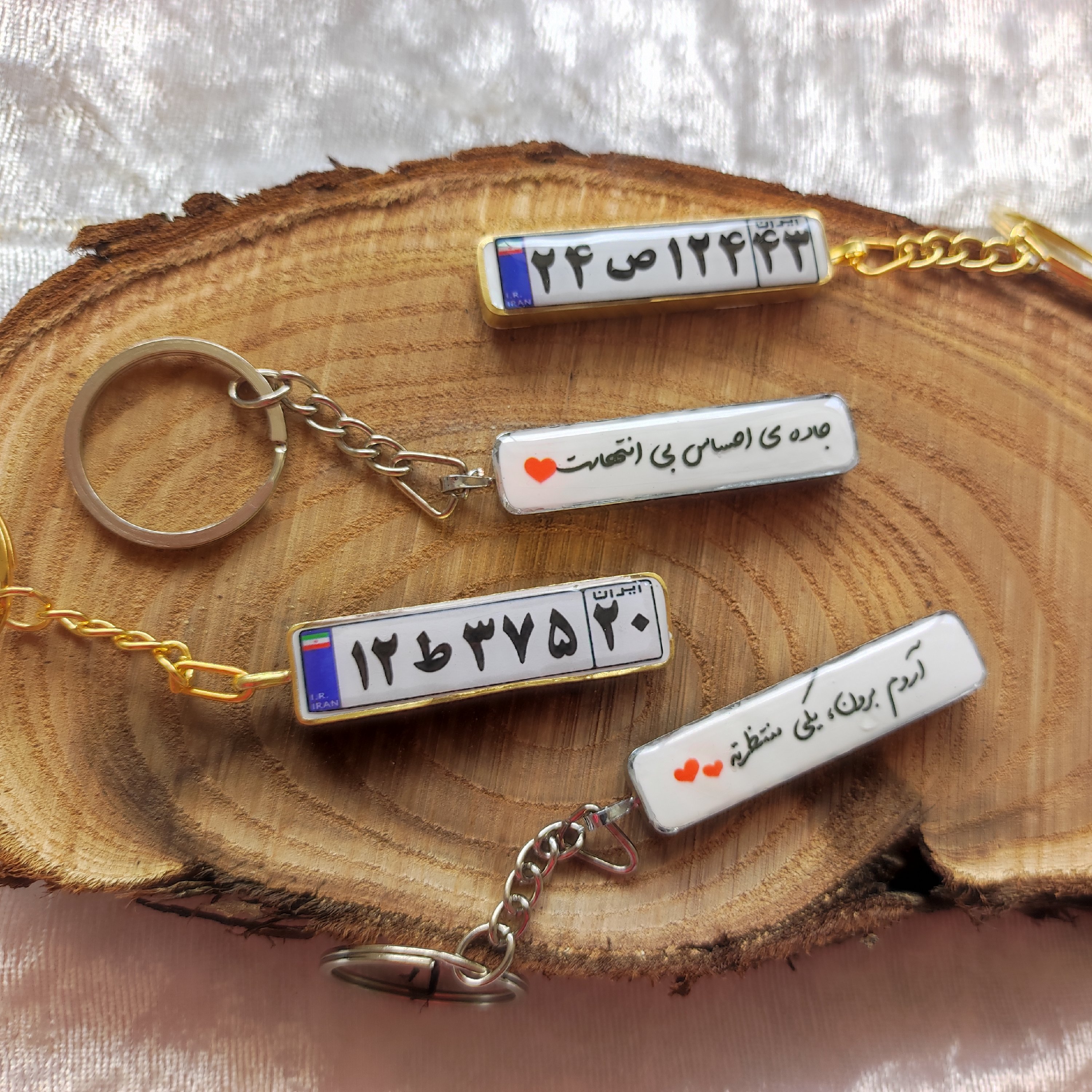 جا کلیدی رزینی کار شده در قاب برنجی طرح پلاک خودرو