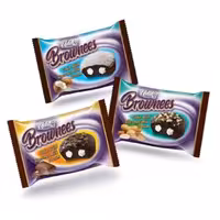 کیک روغنی کاکائویی با کرم شیری و نارگیل با تزیین چیپس کاکائو (کلبه برتر)