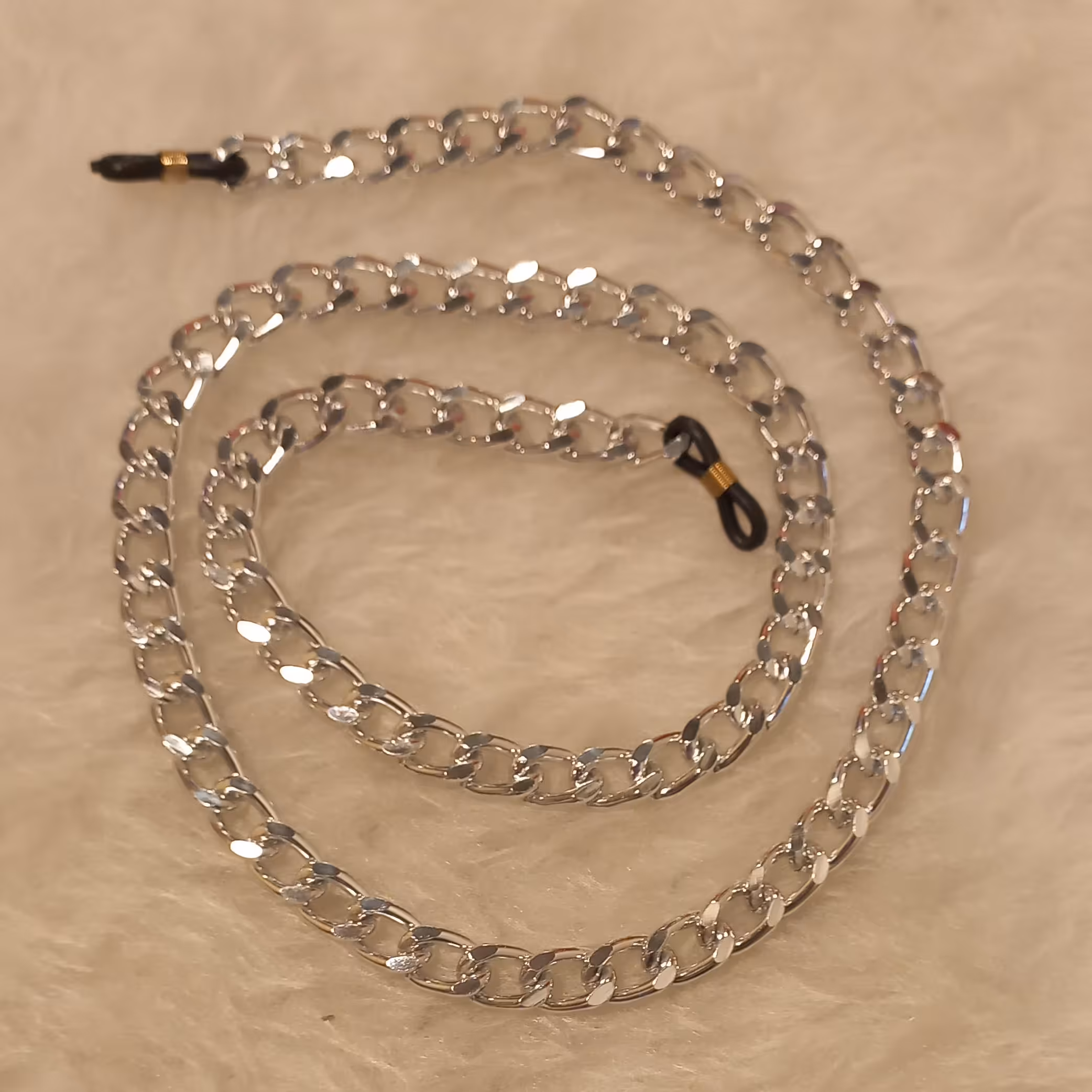 عمده بند عینک بندعینک زنجیرعینک زنجیر عینک رنگ ثابت کارتیر نقره ای فروش فقط عمده ( حداقل تعداد سفارش 3 عدد)