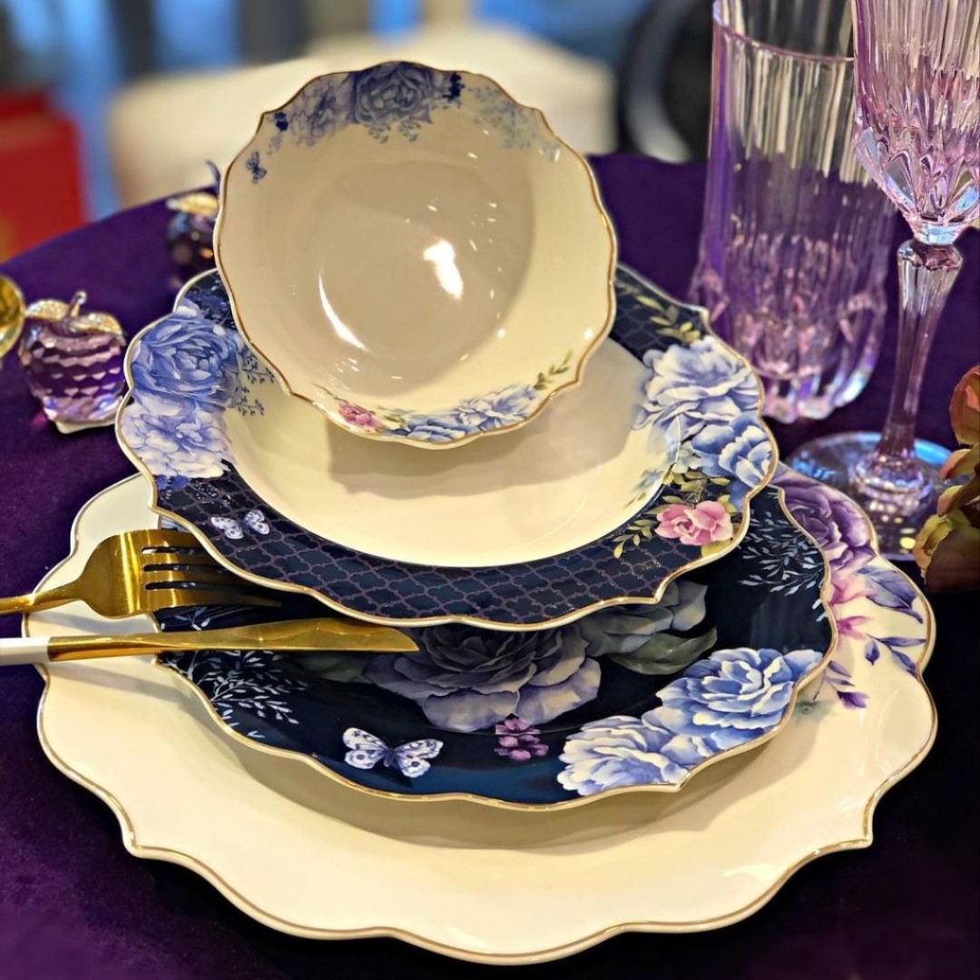 سرویس غذا خوری لبه دالبر
محصول ترکیه.جنس عالی . فوق العاده عالی.لبه طلاکوب واقعی