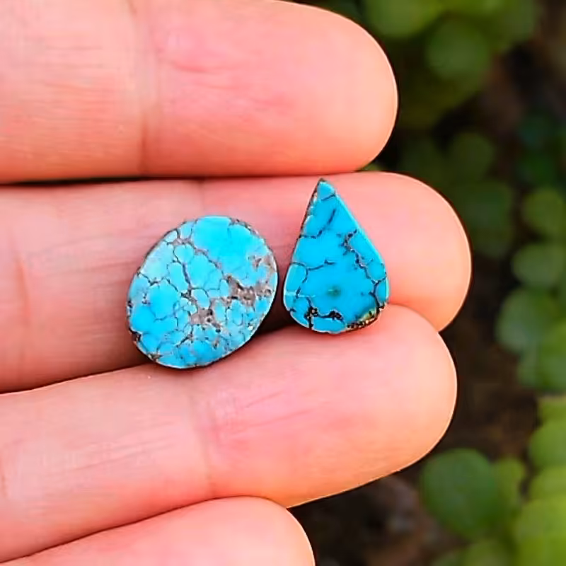 فیروزه نیشابوری عنکبوتی سنگ سیاه و کمیاب