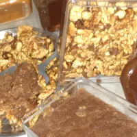 غذای کودک شیرینی  دوشاب آرد کره  گردو عسل طبیعی 