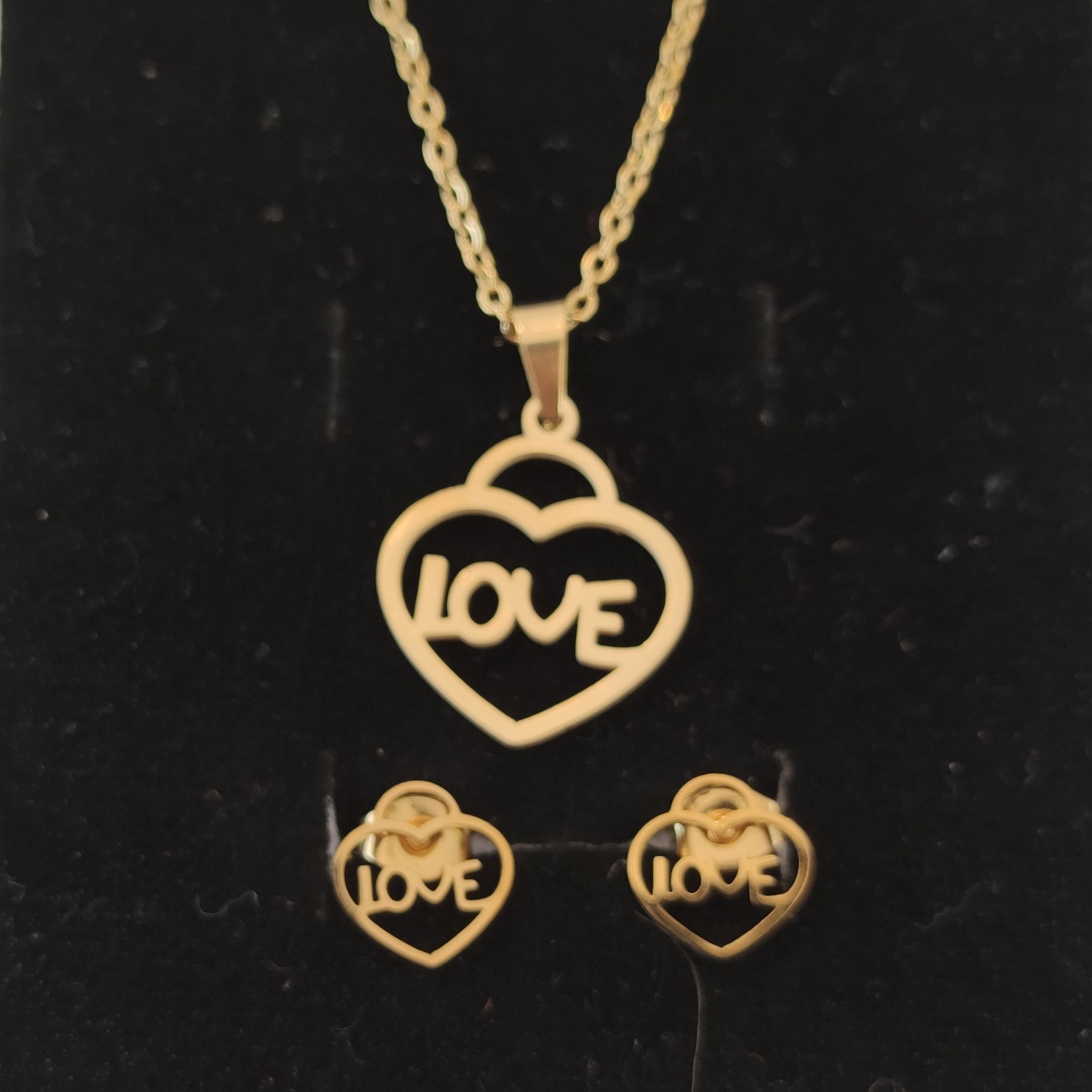 ست گردنبند و گوشواره قلب love استیل با رنگ ثابت