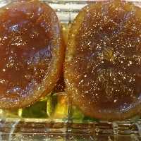 مربای پرتقال قرمز(به به مجلسی) همه مرکبات با روشی خاص، کاملا تلخی گرفته شده،طعم دلچسب شیرین با رایحه پرتقال قرمز،نوش جان