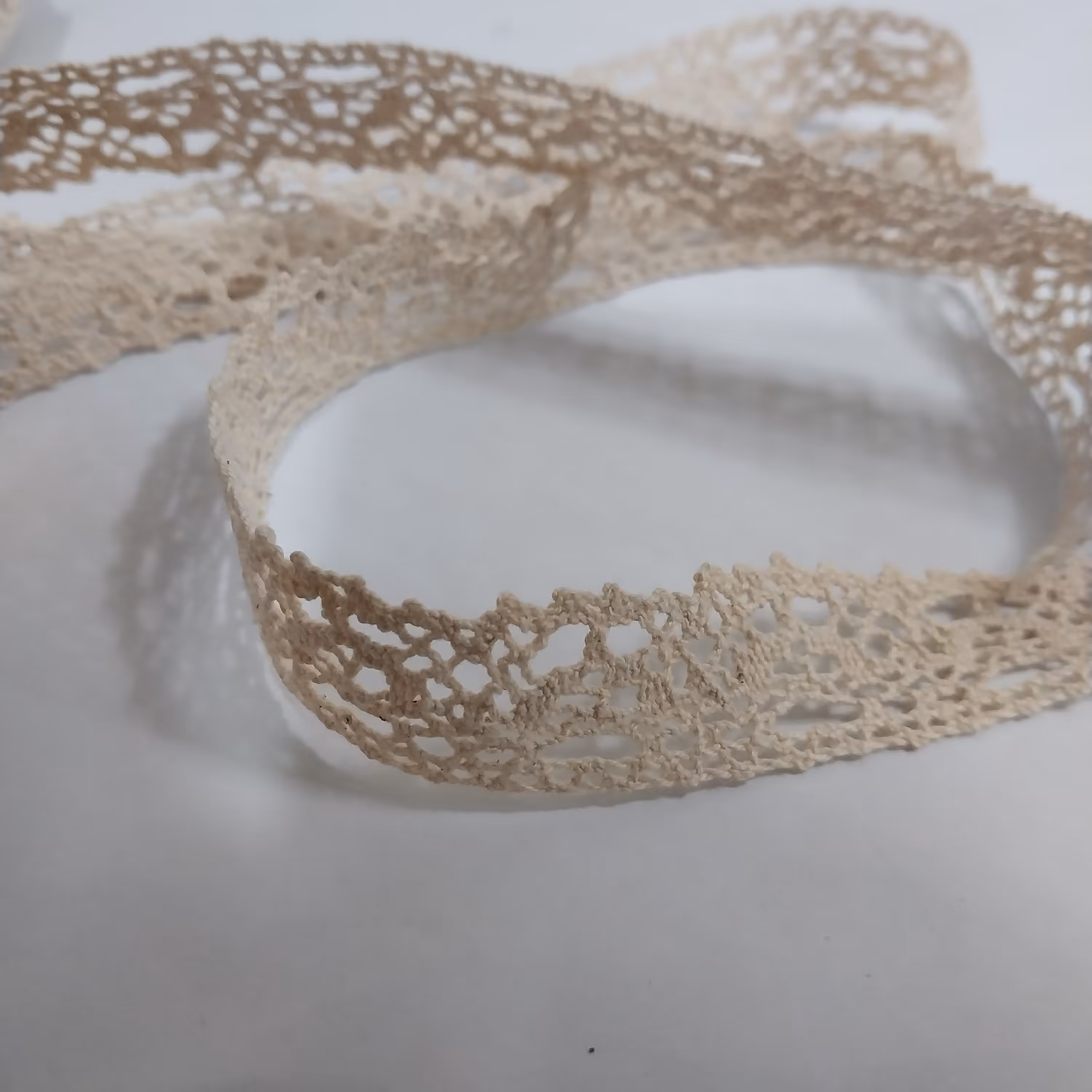 نوار تور  کنفی قلاب بافی پک ده متری رنگ نخودی عرض 18 میلیمتر  عمده موجود در خرازی نفیس