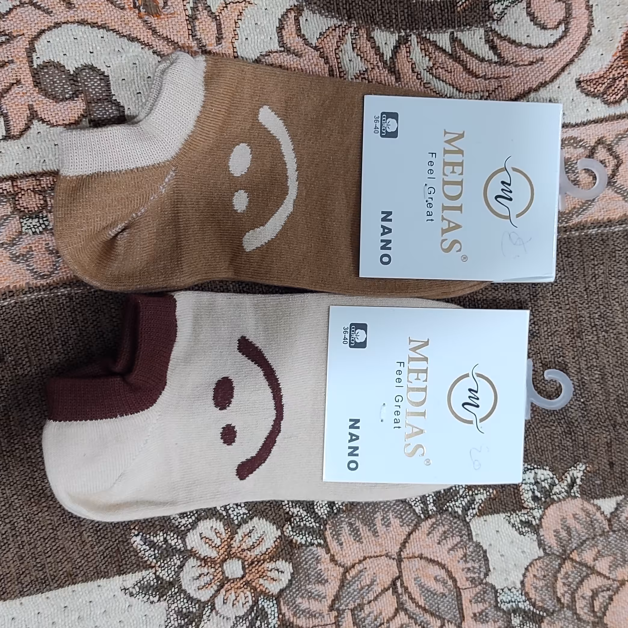 جوراب طرح لبخند مچی