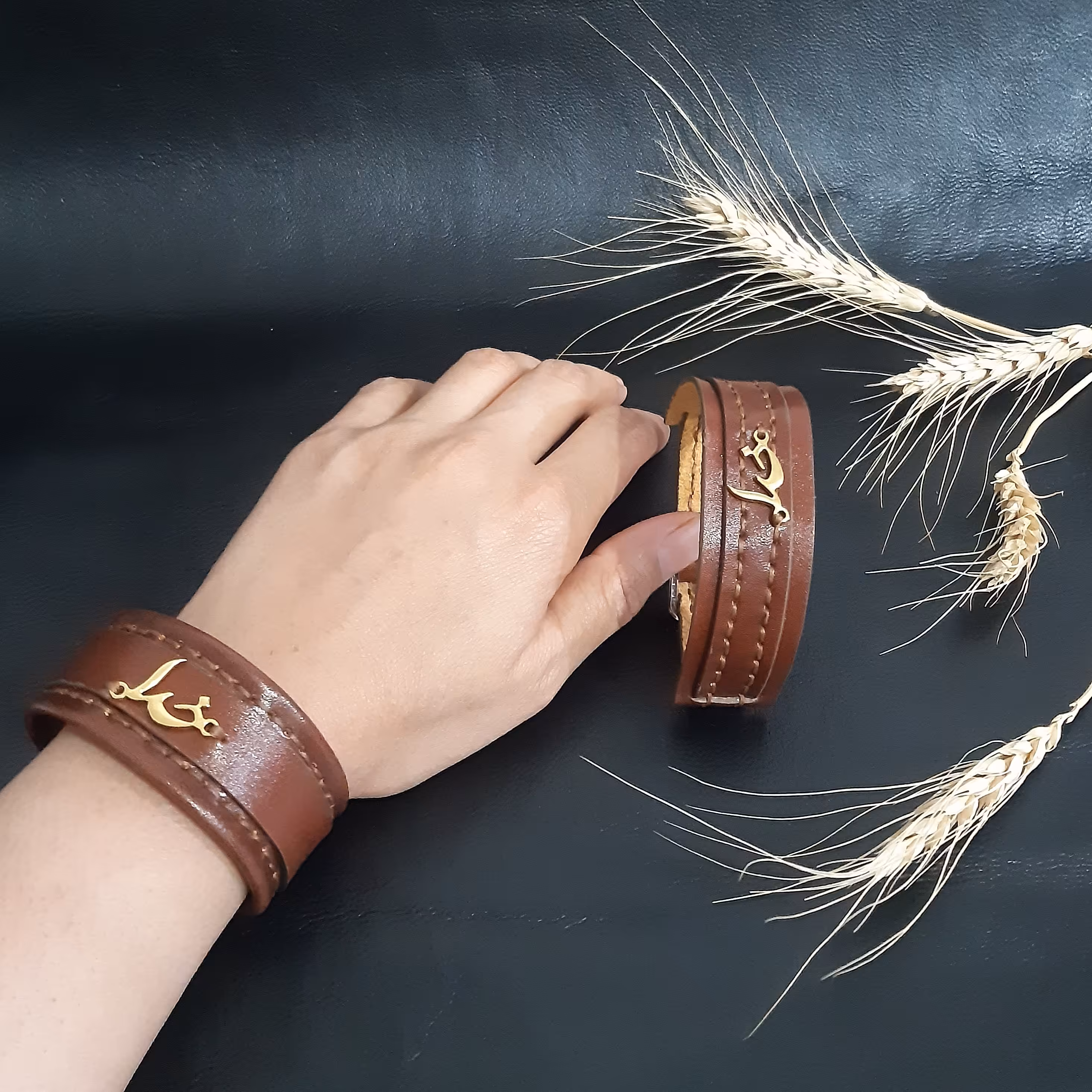 دستبند چرم طبیعی