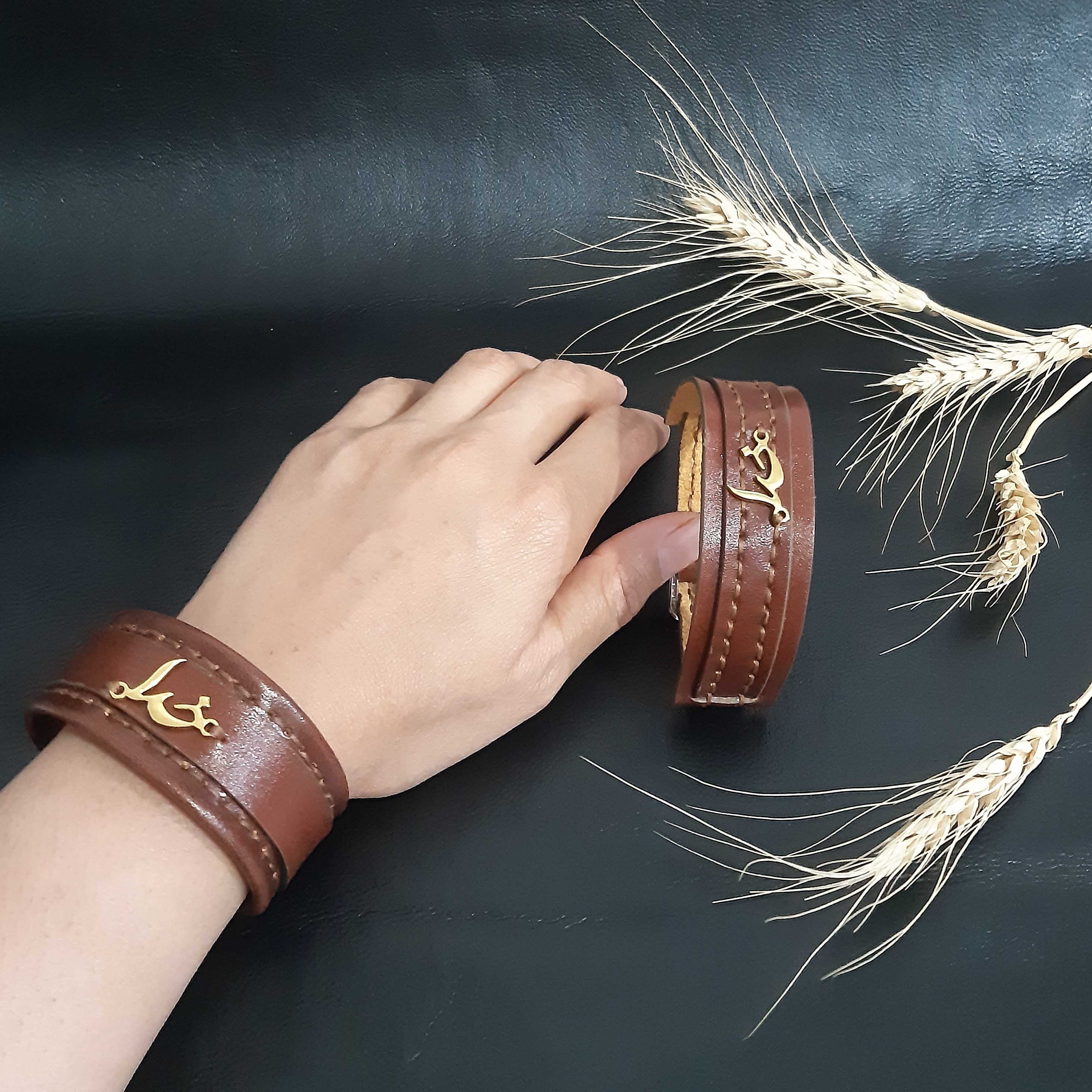 دستبند چرم طبیعی