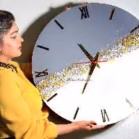 ساعت دیواری طرح کلاسیک