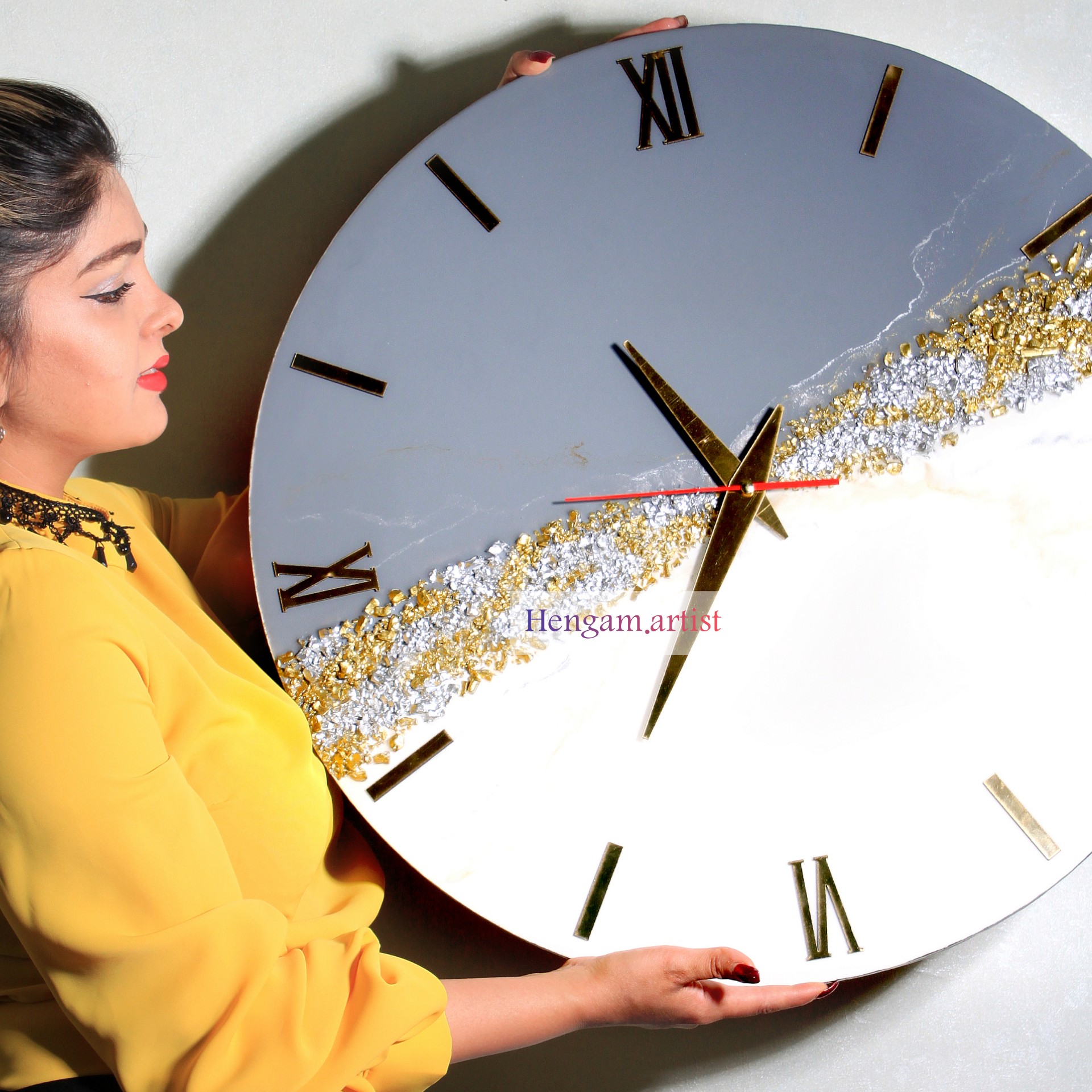 ساعت دیواری طرح کلاسیک