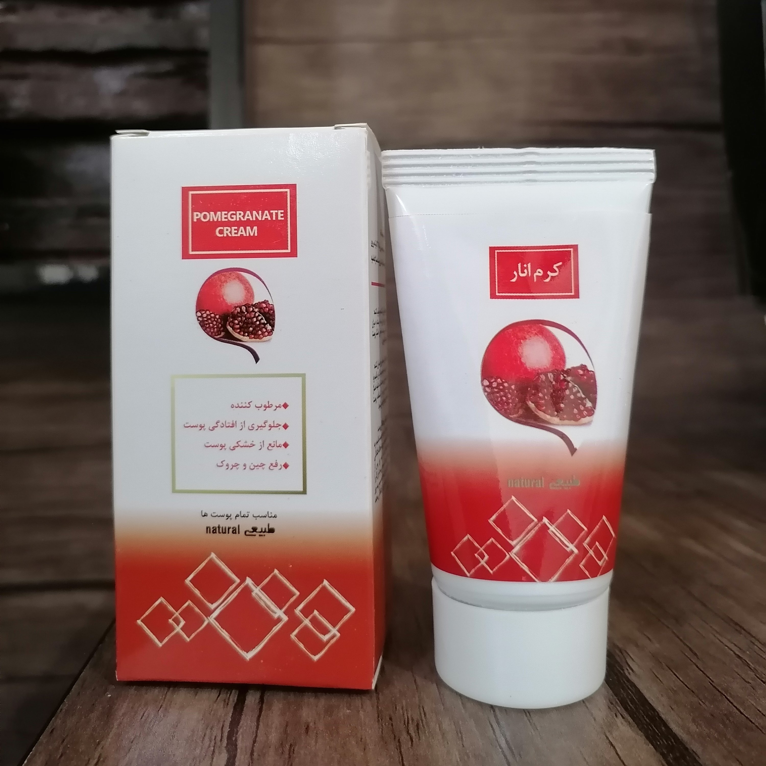 کرم انار، خونرسانی به پوست، تقویت کننده و بازسازی کننده پوست، دارای کلاژن جهت جوانسازی پوست، حاوی ویتامین E و روغن آرگان