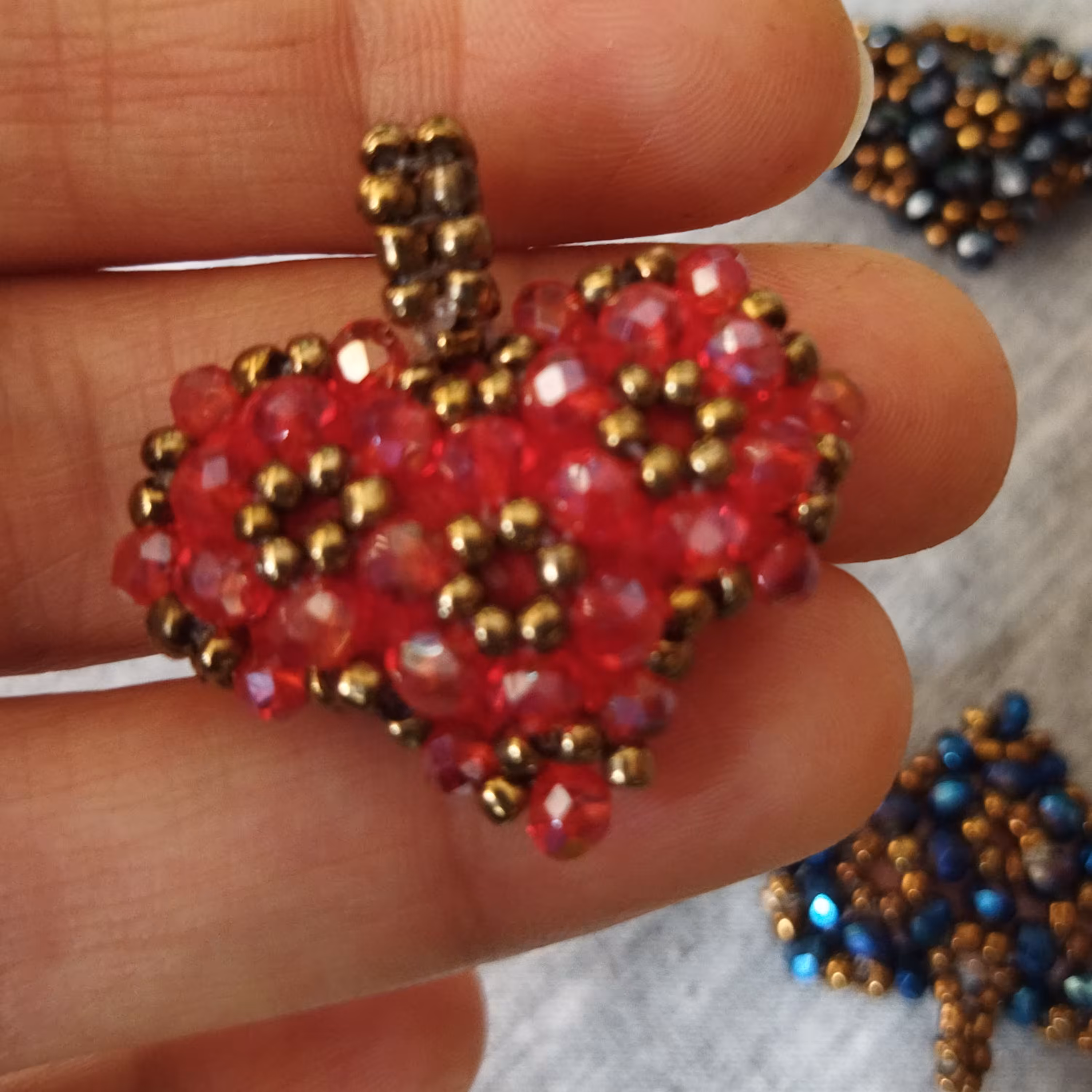 گردنبند کریستالی طرح قلب(به همراه حرز امام جواد وان یکاد وچهارقل)